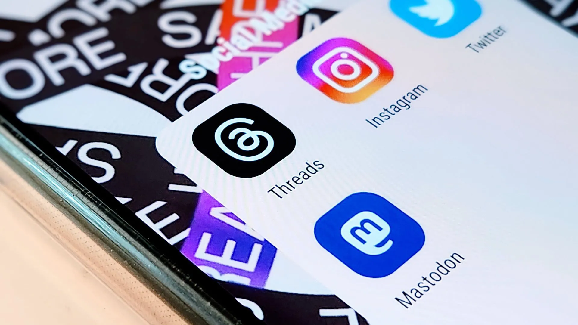 Biểu tượng ứng dụng Instagram Threads, thể hiện việc sử dụng mạng xã hội trên di động.