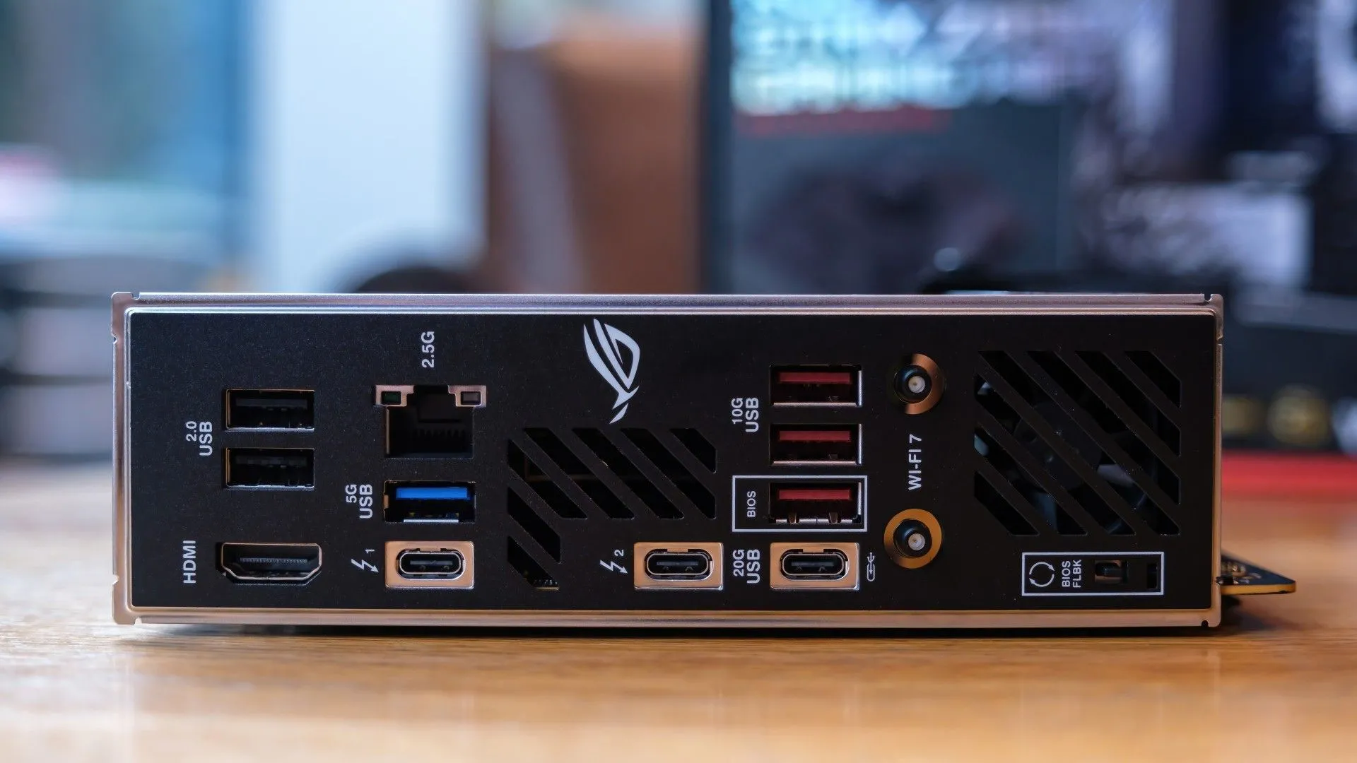 Bo mạch chủ ASUS ROG Strix Z890-I Gaming WIFI Mini-ITX hỗ trợ Wi-Fi 7 và PCIe 5.0