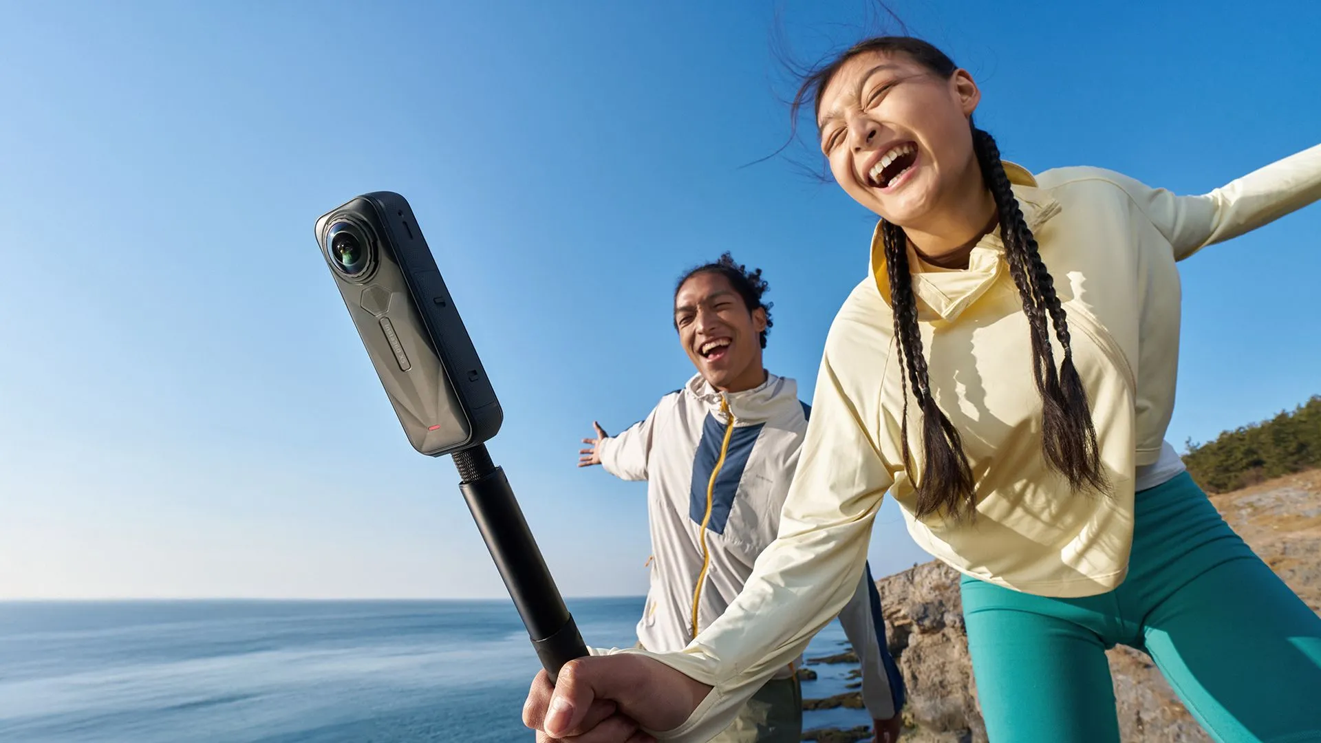 Camera hành trình Insta360 X5 với thiết kế bền bỉ.
