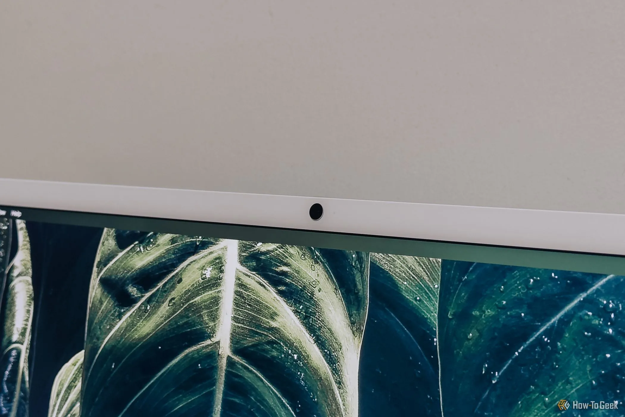 Cận cảnh webcam iMac M4 màu xanh lá cây