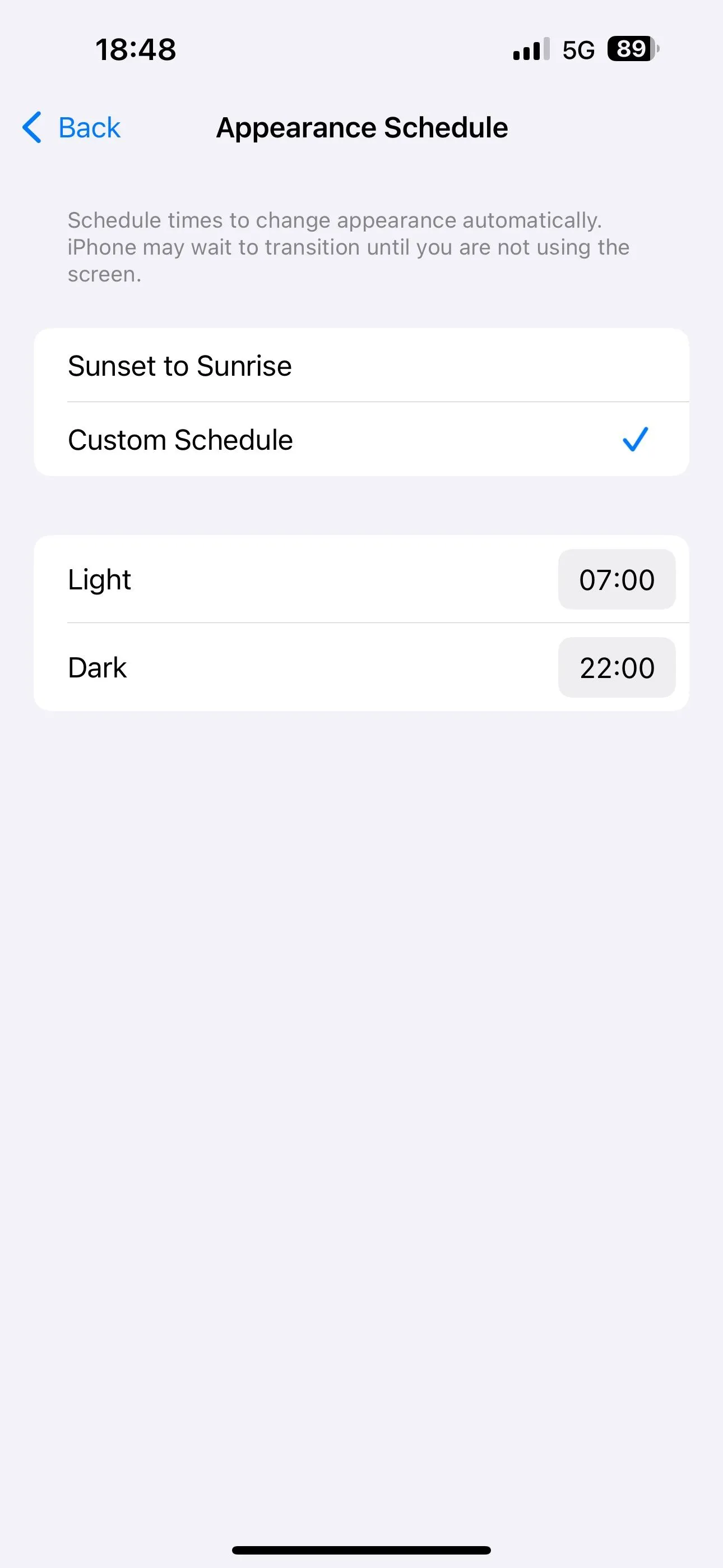 Đặt lịch trình tùy chỉnh để iPhone tự động chuyển sang Chế độ tối vào giờ đã định