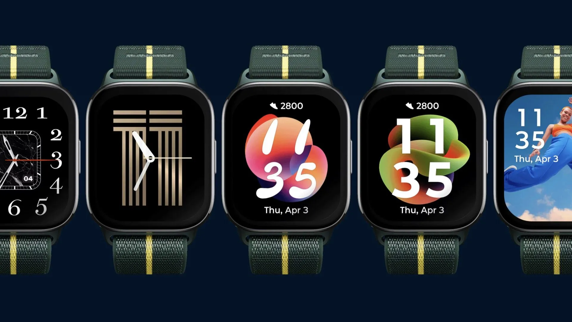 Đồng hồ thông minh Motorola Moto Watch Fit với dây đeo màu cam