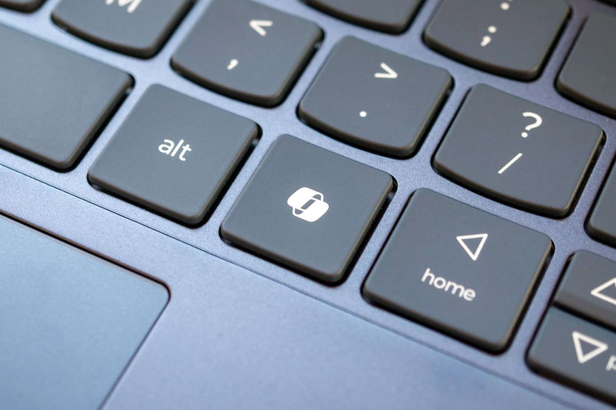 Hình ảnh nút Copilot trên bàn phím laptop.