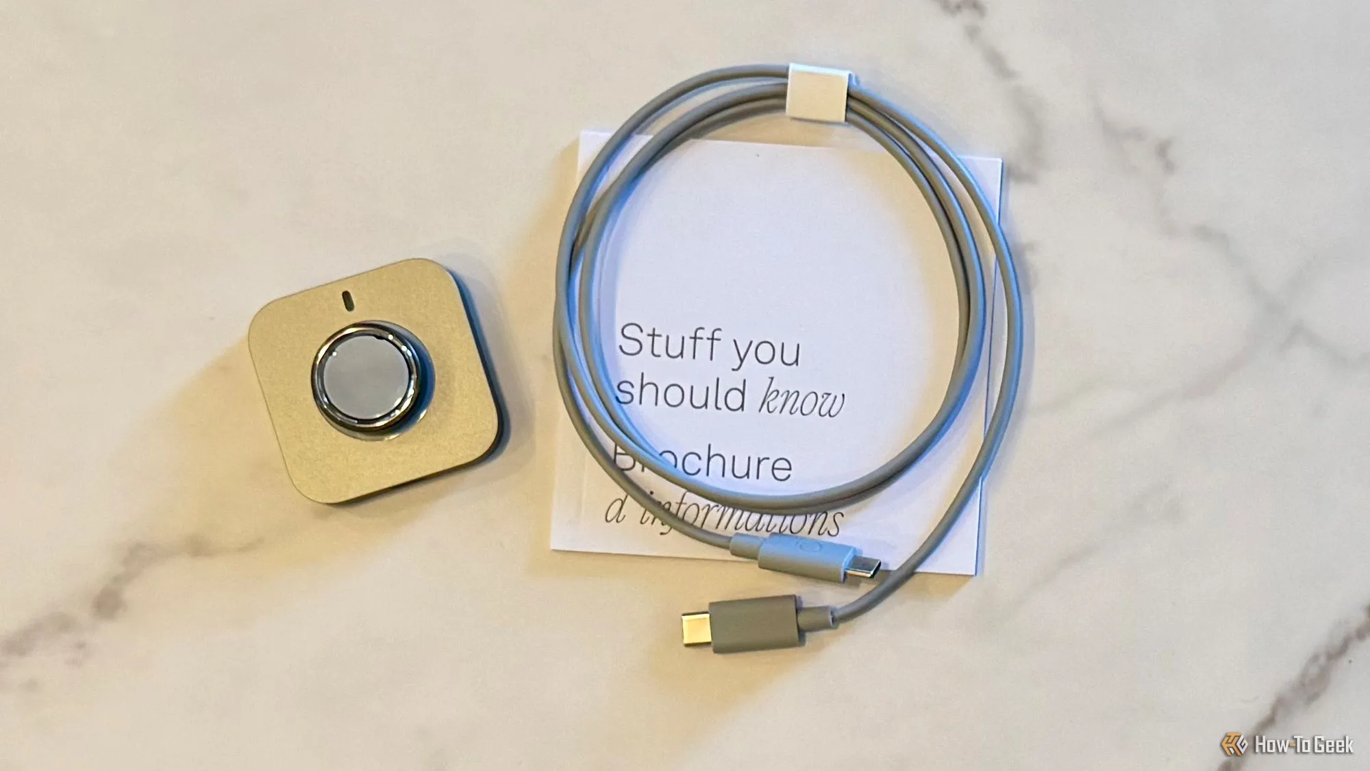 Hộp sản phẩm Oura Ring 4 và các phụ kiện đi kèm