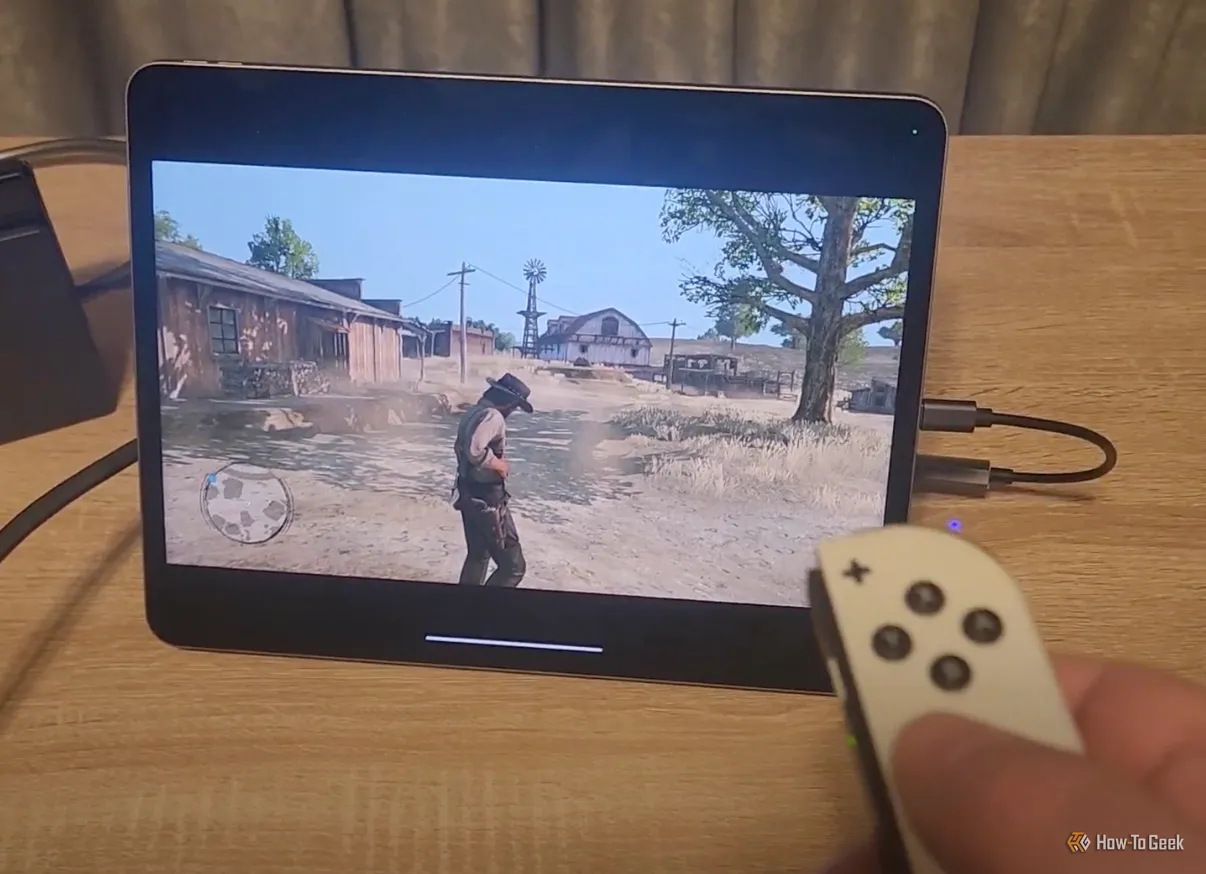 iPad hiển thị hình ảnh từ Nintendo Switch thông qua kết nối USB, hoạt động như một màn hình di động