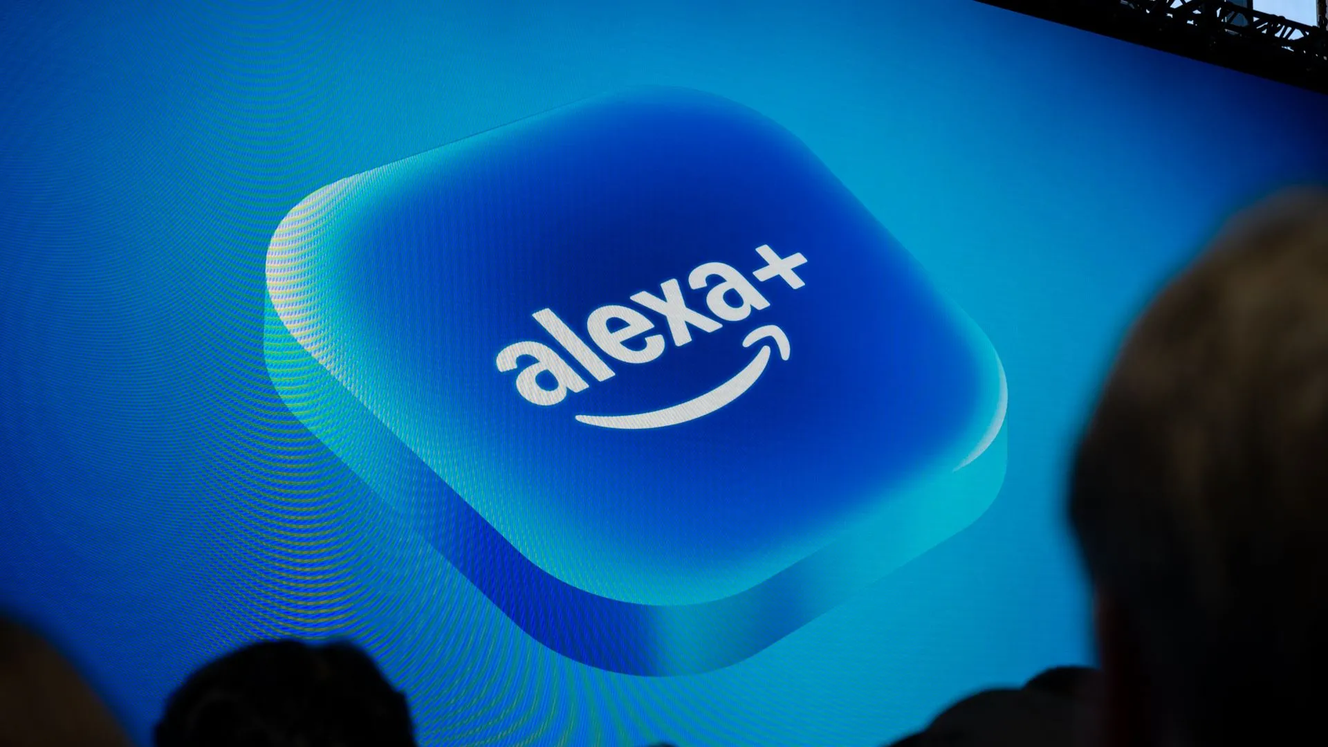 Logo Alexa+ màu xanh trên màn hình hiển thị