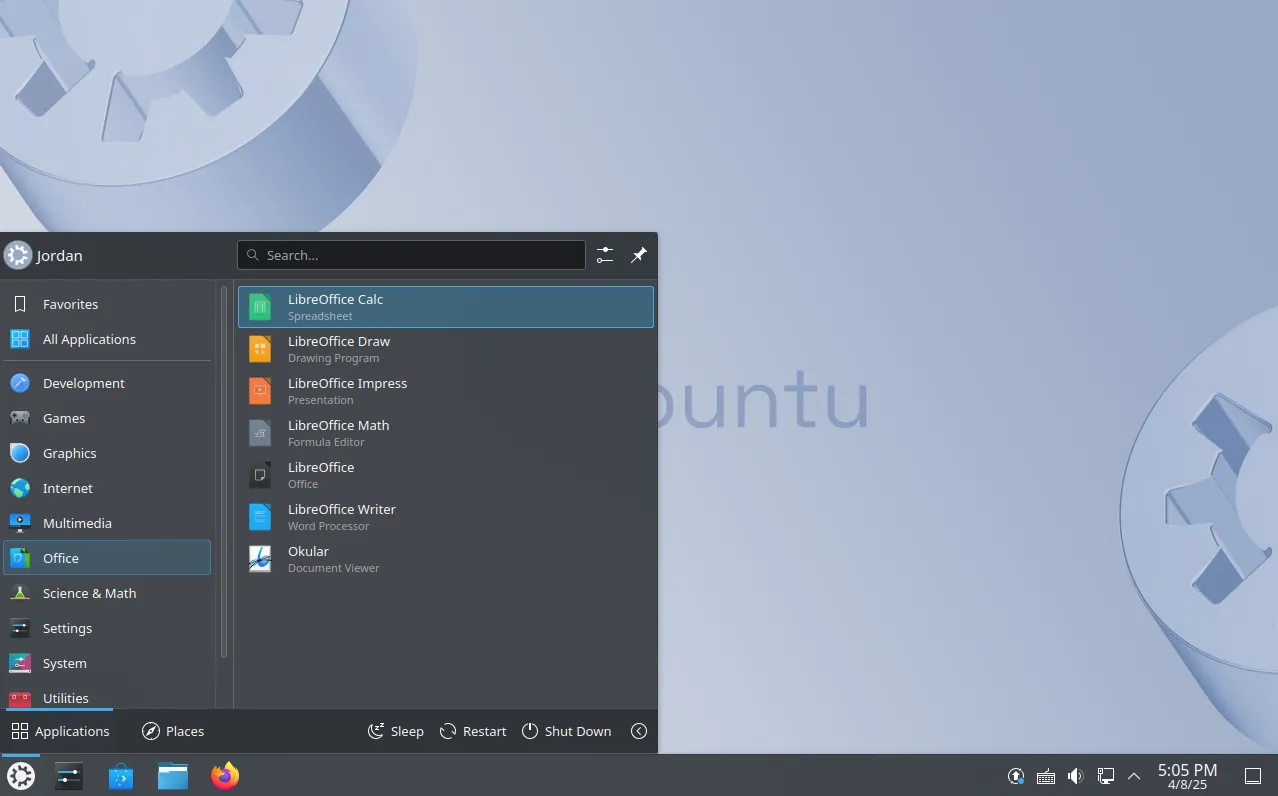 Màn hình desktop Kubuntu với menu khởi chạy ứng dụng đang mở.