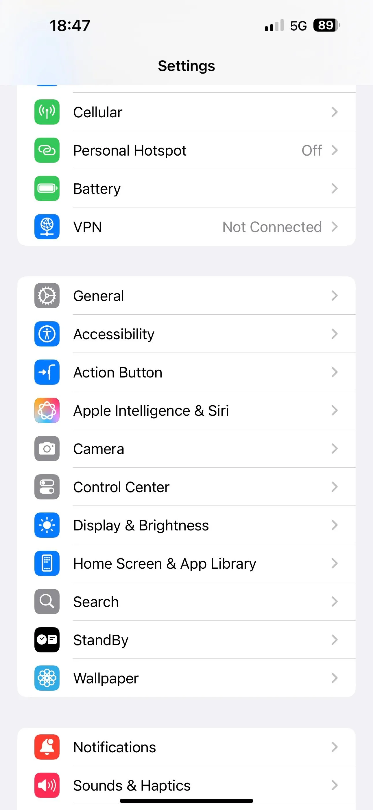 Mở cài đặt Trợ năng trong ứng dụng Cài đặt của iPhone để tìm tùy chọn Giảm Điểm trắng