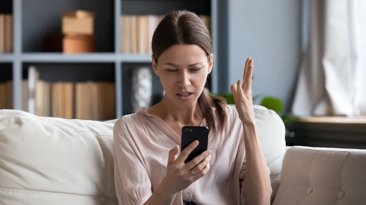 Phản ứng cảm xúc tiêu cực của người dùng khi tiếp xúc với nội dung được đề xuất bởi thuật toán FYP