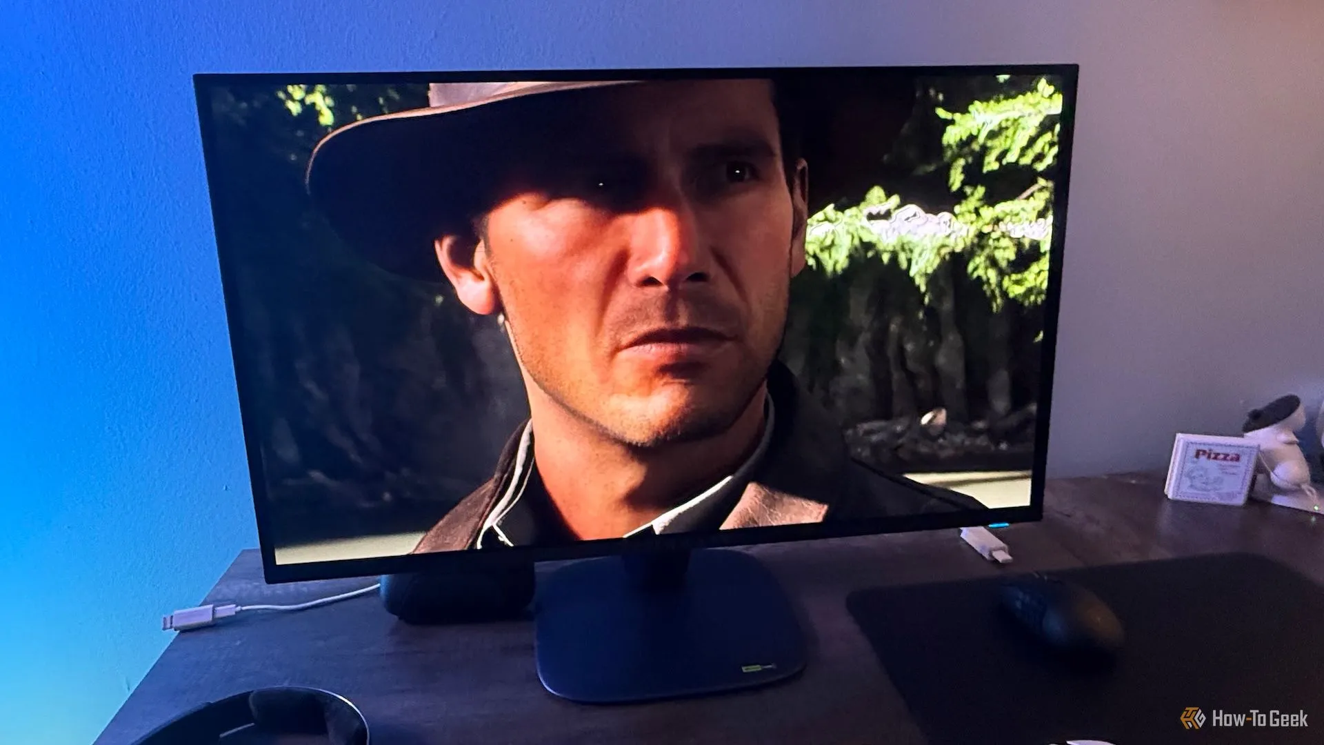Phim Indiana Jones hiển thị trên màn hình Alienware QD-OLED 4K, thể hiện chất lượng hình ảnh cao