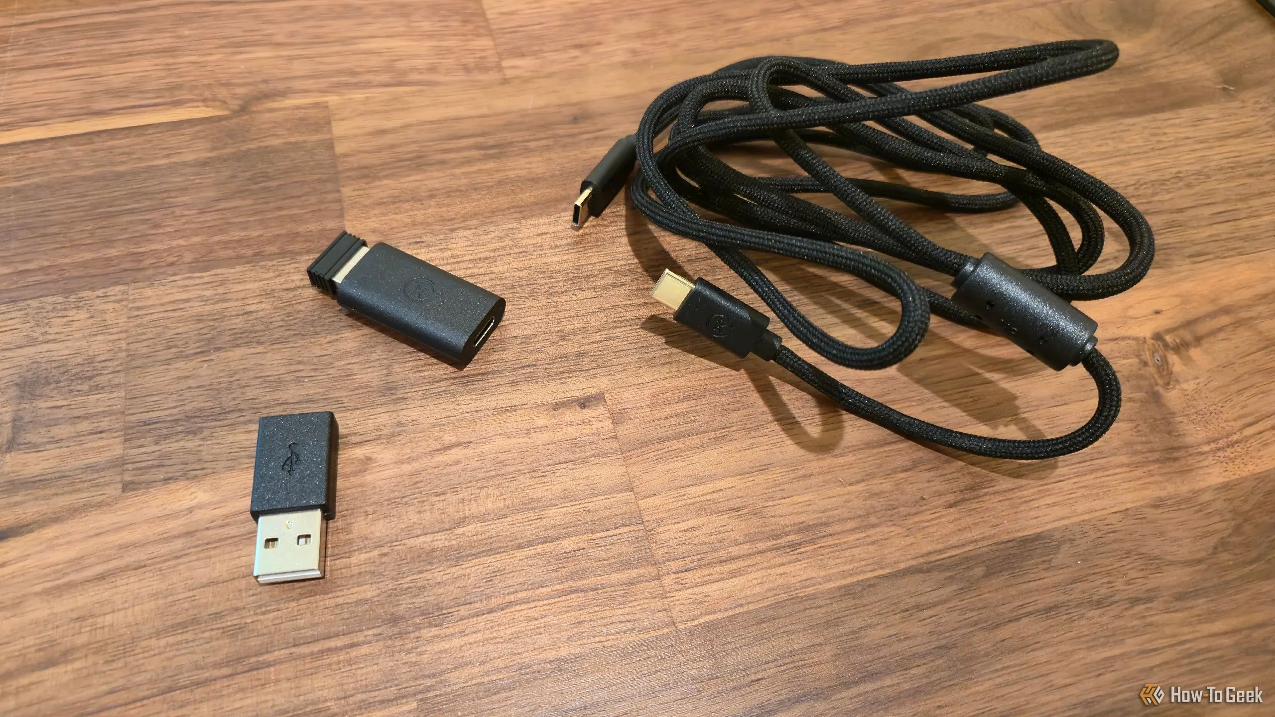 Phụ kiện đi kèm chuột không dây Keychron M7 bao gồm dongle USB-A