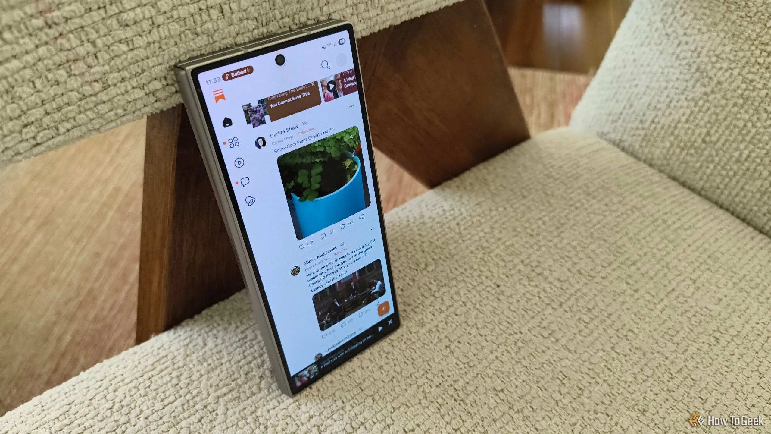 Ứng dụng Substack trên điện thoại Galaxy Z Fold 6 chạy Android