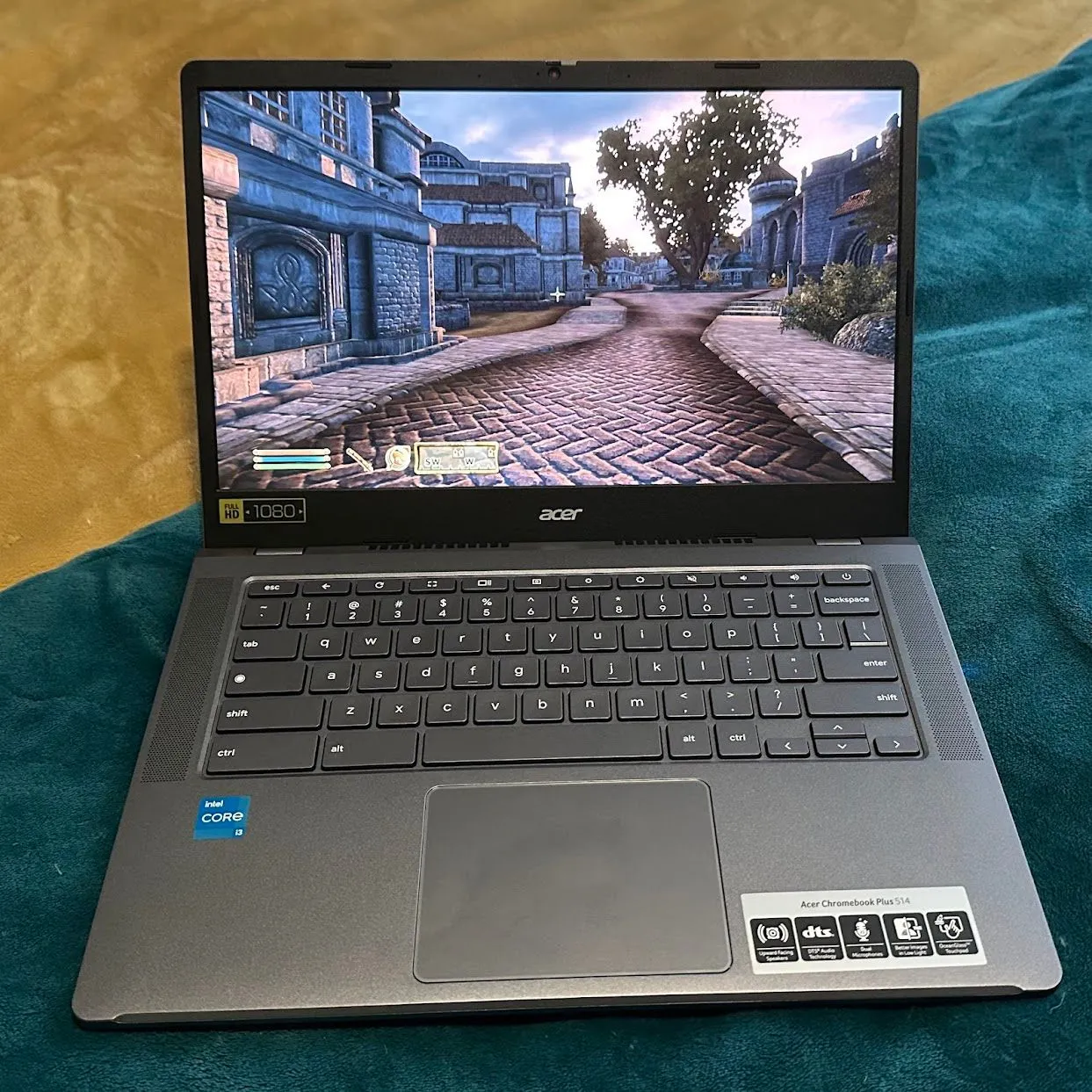 Ảnh chụp màn hình game The Elder Scrolls IV Oblivion đang chạy mượt mà trên laptop Chromebook Plus