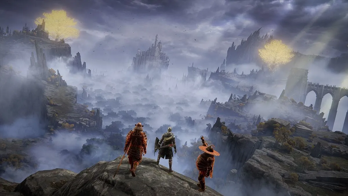 Ba người chơi Elden Ring trên vách đá, minh họa tầm quan trọng của i-frame và hitbox trong thể loại Soulslike