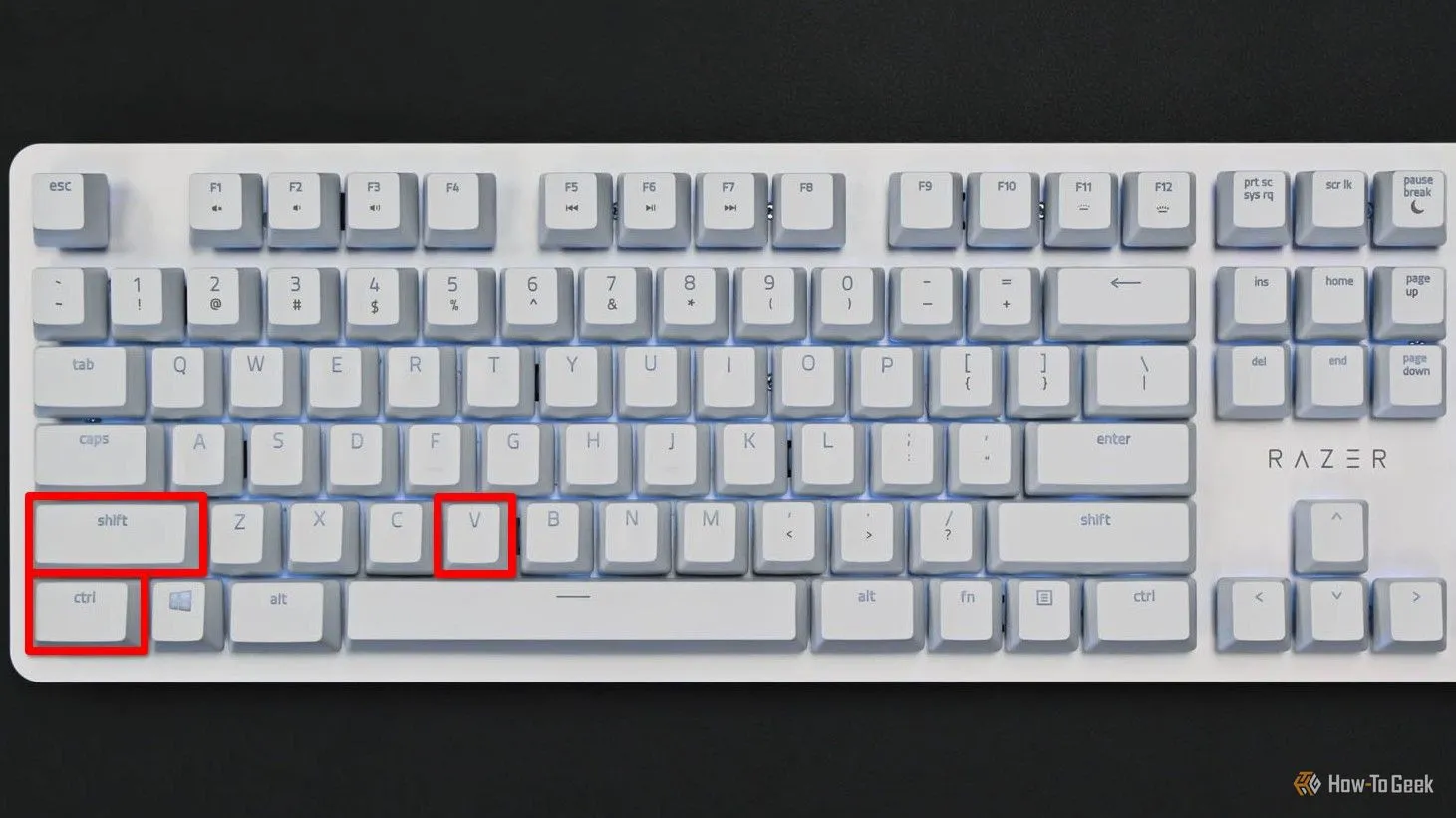 Bàn phím hiển thị phím Shift, Ctrl và V được đánh dấu đỏ, minh họa phím tắt dán văn bản không định dạng.