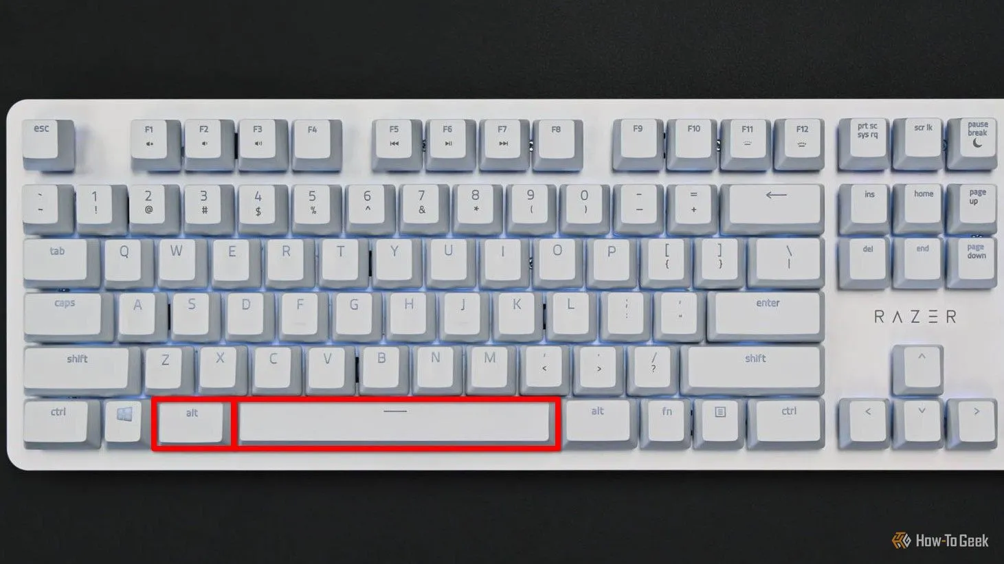 Bàn phím với phím Alt và phím cách được làm nổi bật, minh họa phím tắt kích hoạt Krunner trên KDE Plasma.