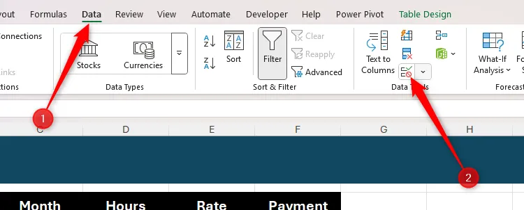 Biểu tượng Data Validation được chọn trong tab Data trên thanh Ribbon của Excel, mở hộp thoại thiết lập quy tắc xác thực dữ liệu.