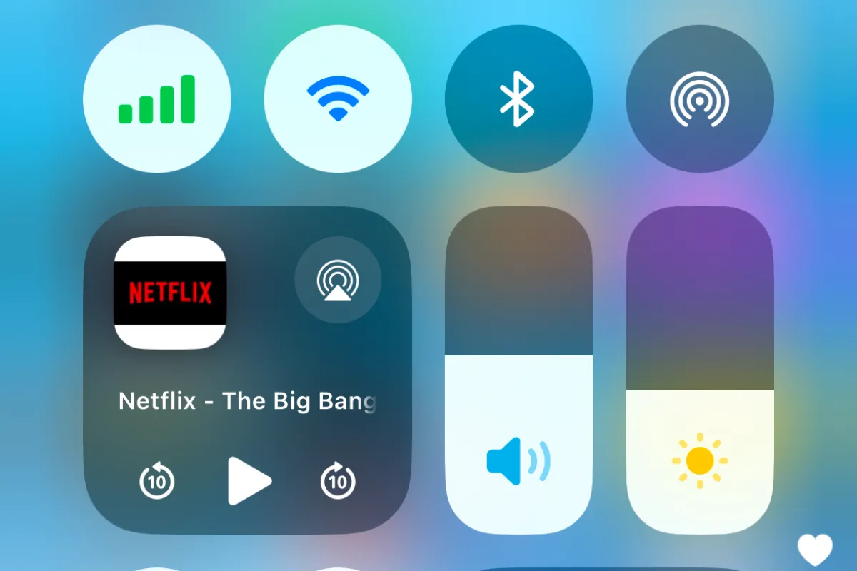 Bố cục Control Center iOS 18 hoàn chỉnh sau khi tùy chỉnh, hiển thị các nút điều khiển kết nối riêng lẻ