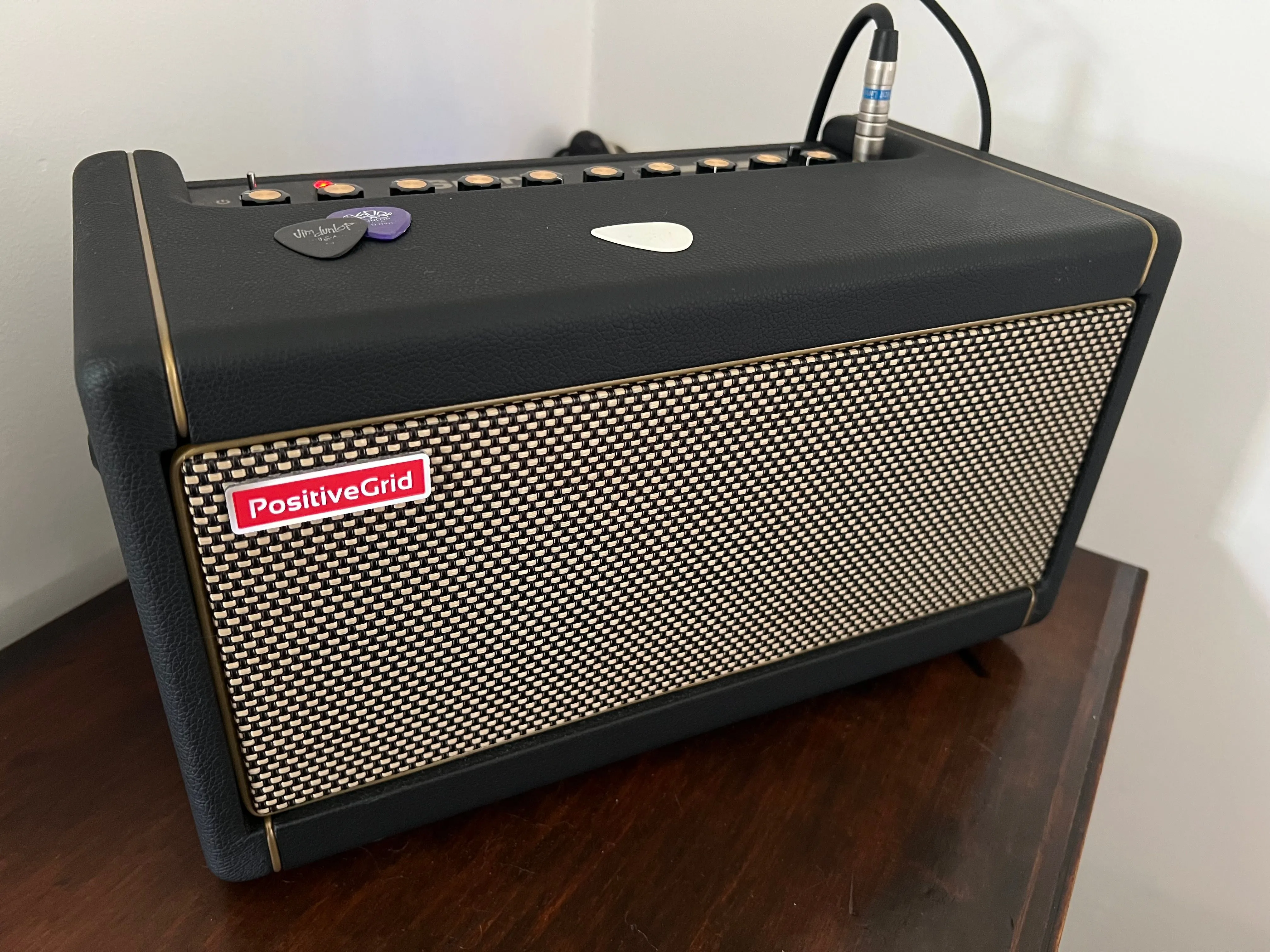 Bộ khuếch đại guitar Positive Grid Spark 40.