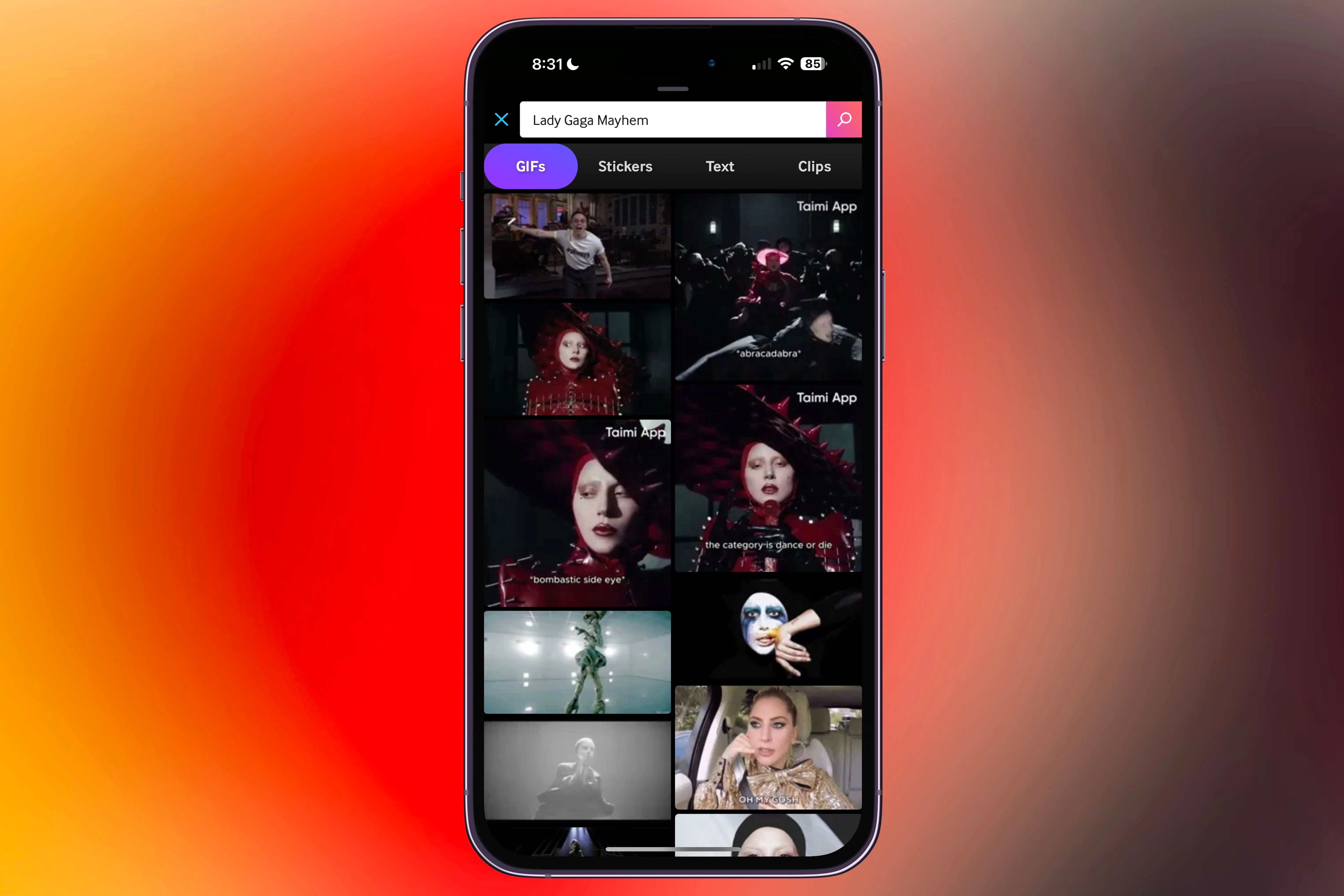 Các ảnh GIF Lady Gaga MAYHEM trong ứng dụng GIPHY iMessage trên iPhone.