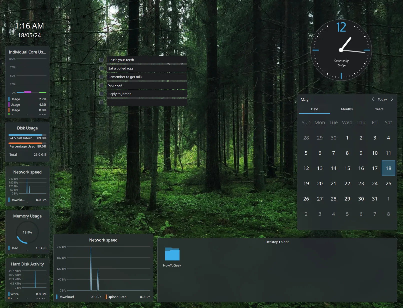 Các widget trên desktop của Kubuntu 23.10 trải rộng trên màn hình, hiển thị thông tin hữu ích về hệ thống và công việc