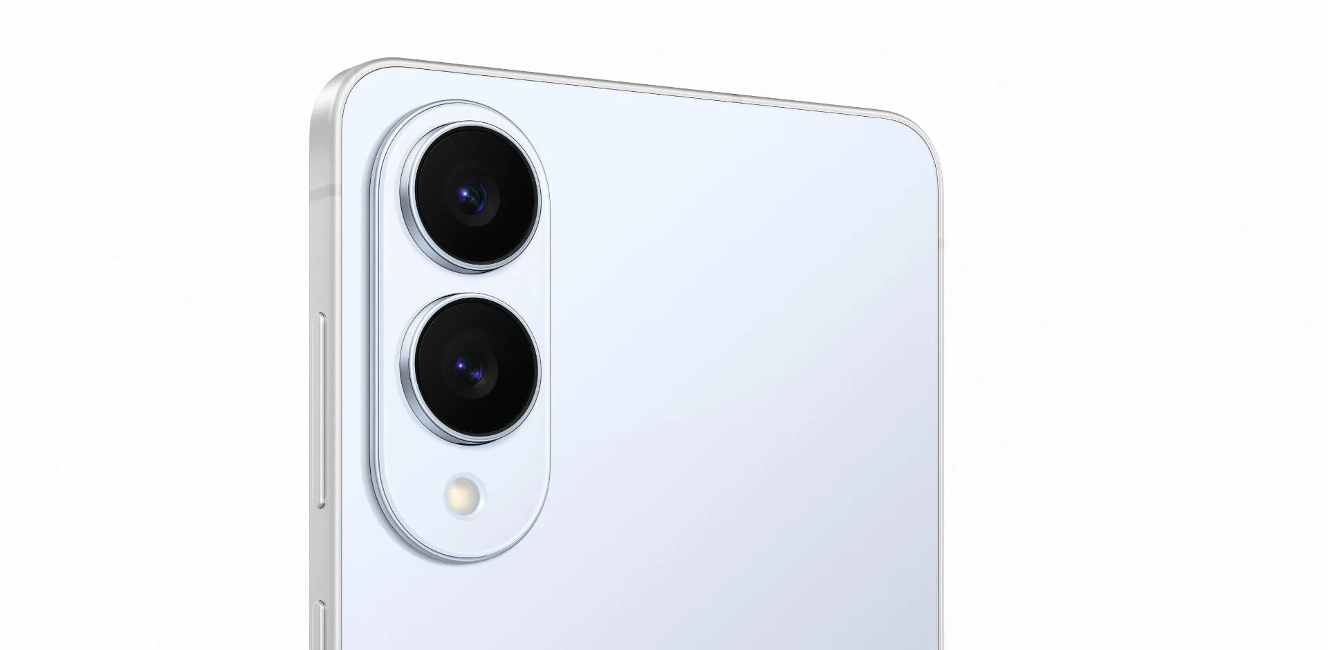 Cận cảnh cụm ba camera sau của Samsung Galaxy S25 Edge, cho thấy thiết kế và các ống kính