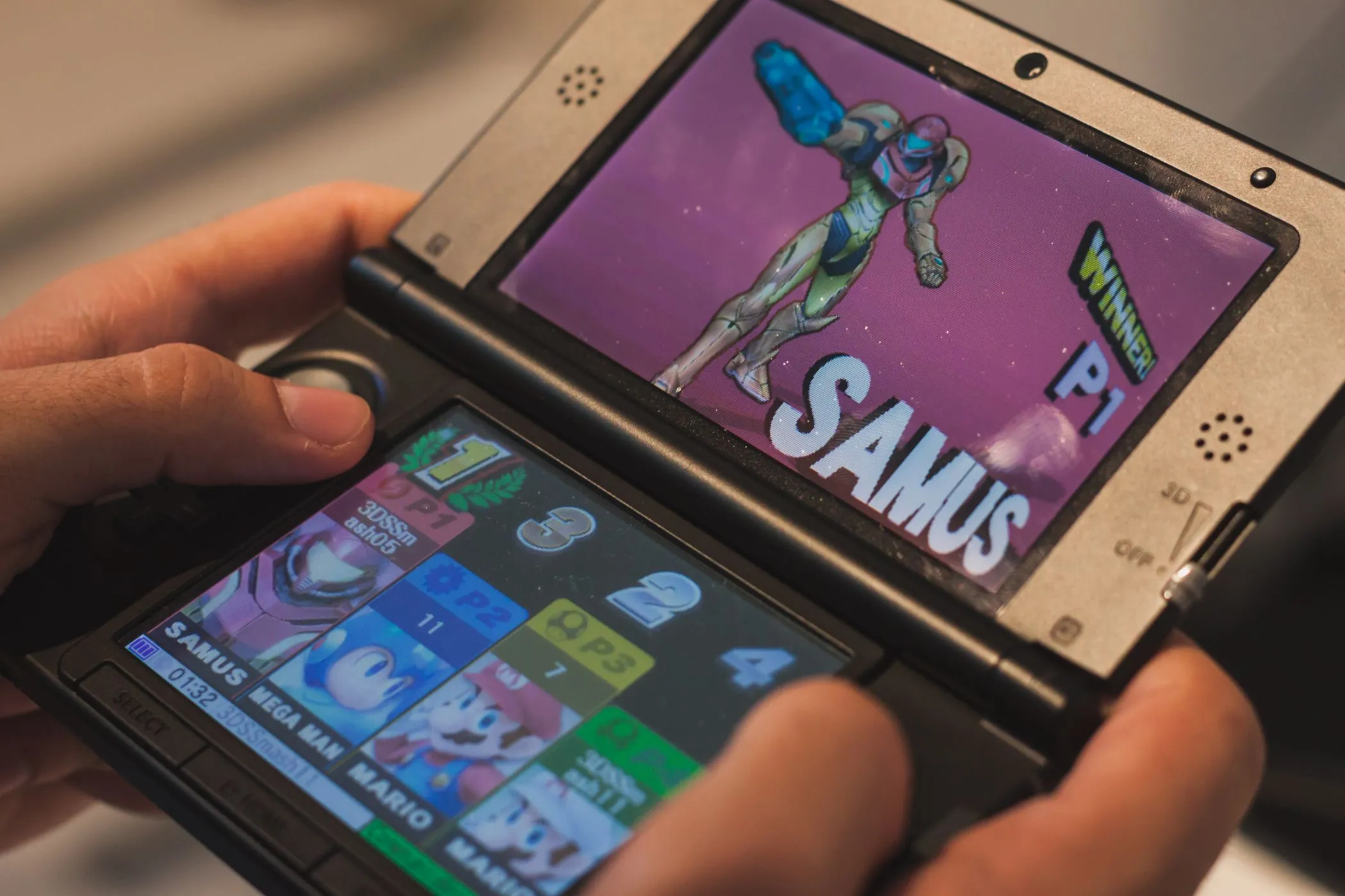Cận cảnh máy chơi game cầm tay Nintendo 3DS với tính năng 3D không cần kính.