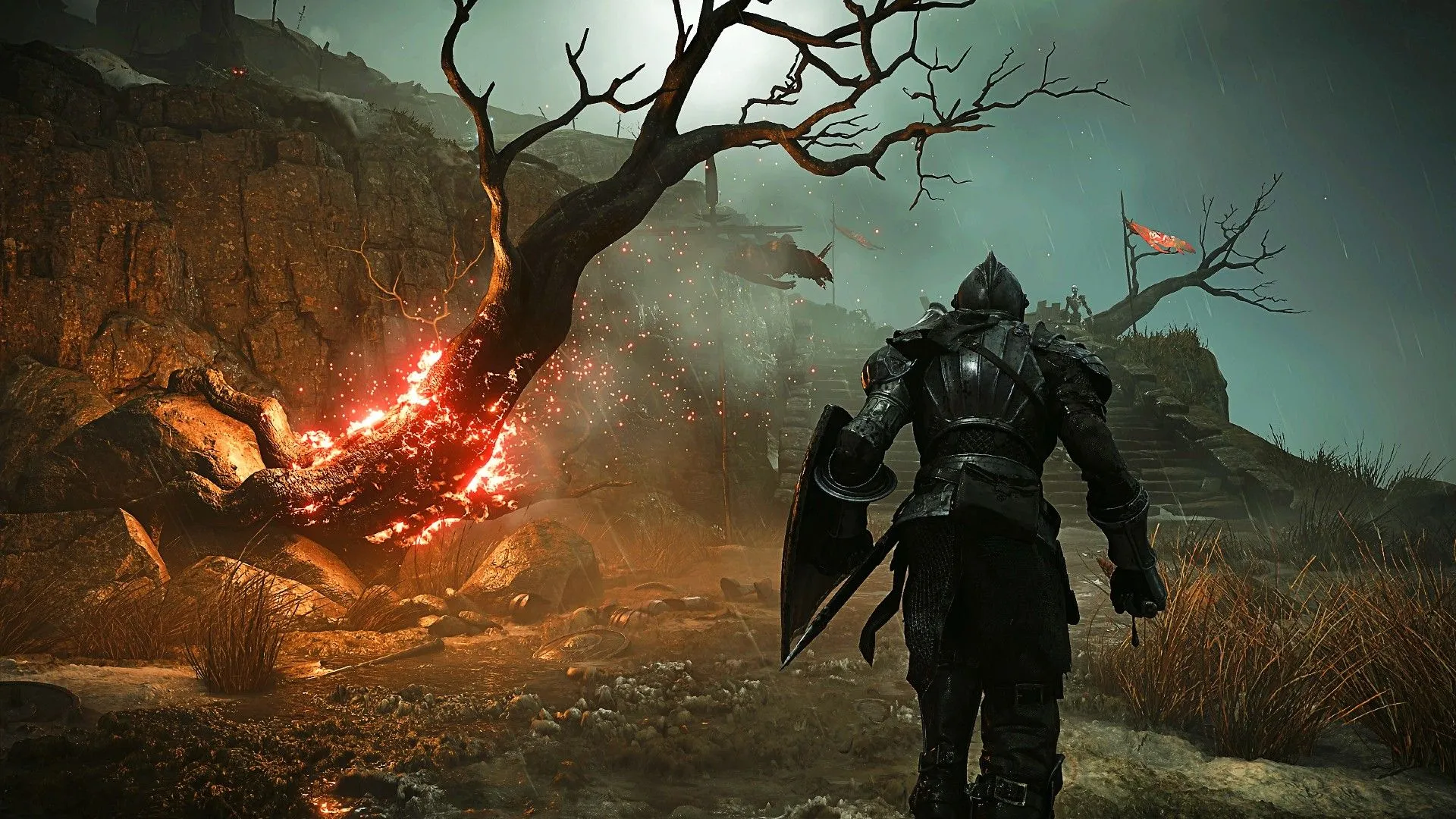 Cảnh đền thờ bão tố trong Demon's Souls Remake với người chơi đi bộ cạnh cây cháy.