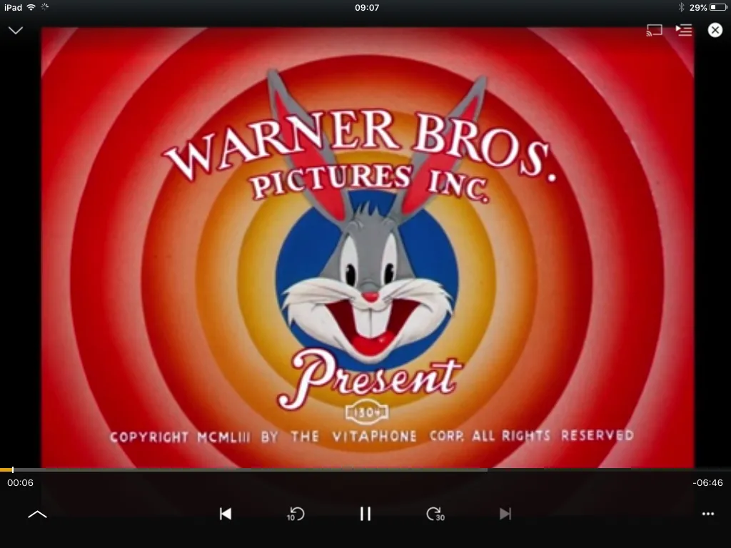 Cảnh mở đầu của phim hoạt hình Bugs Bunny của Warner Bros. đang chiếu trong ứng dụng Plex trên iPad 2.