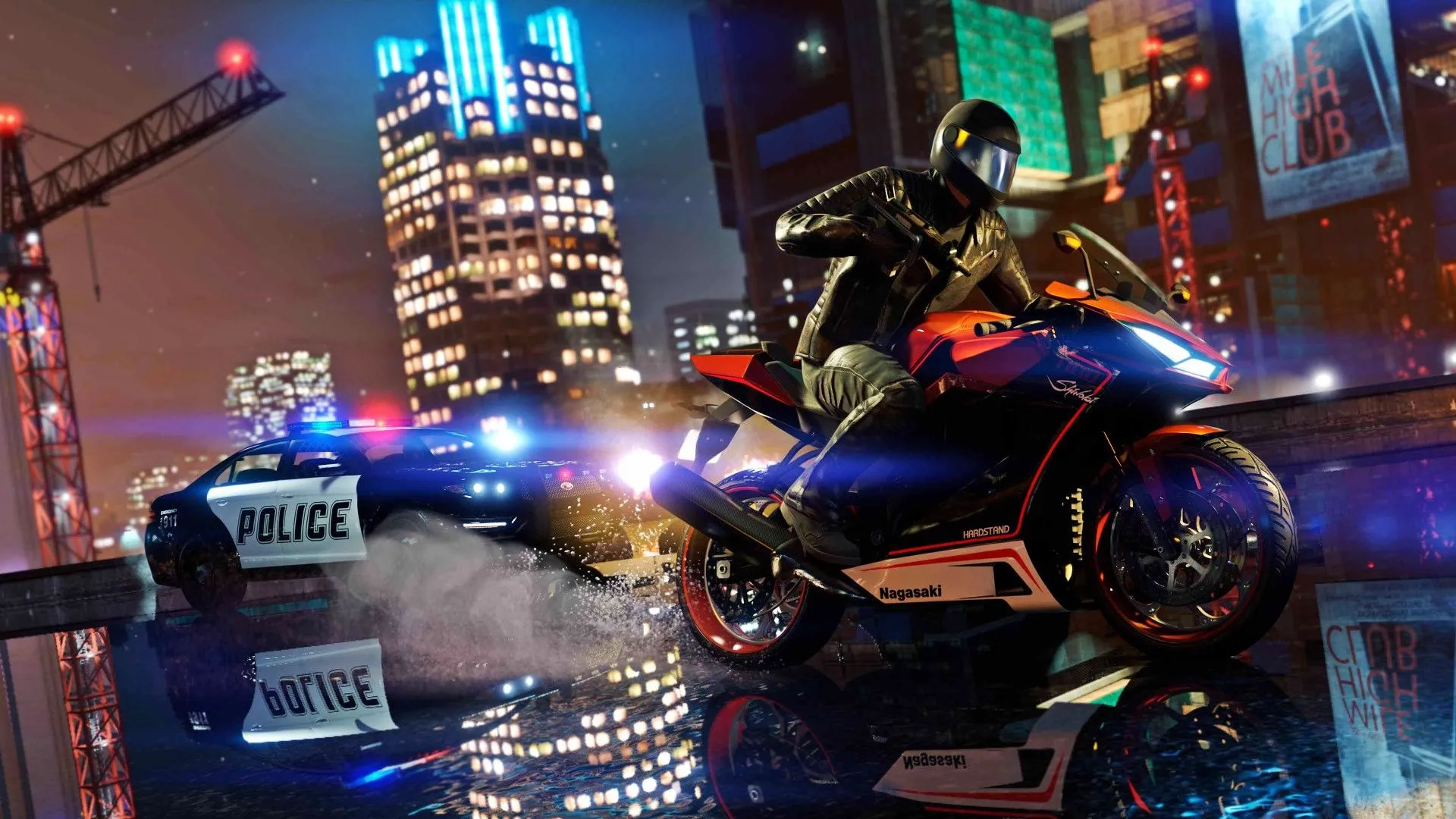 Cảnh tượng trong game Grand Theft Auto V với nhân vật đang lái mô tô bị cảnh sát truy đuổi vào ban đêm
