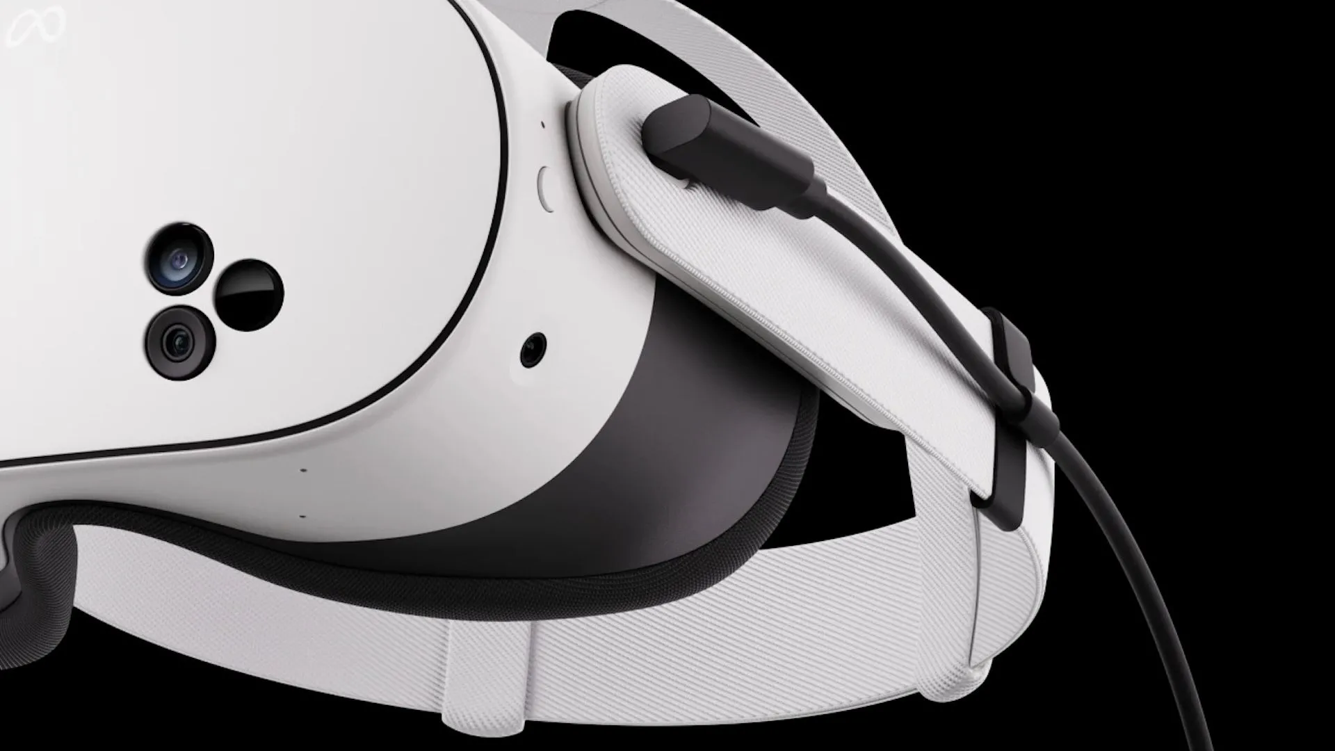 Cáp Link đang được cắm vào cổng USB-C của kính Meta Quest 3S, minh họa kết nối có dây cho trải nghiệm PCVR