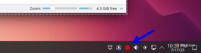 Chấm đỏ trên khay hệ thống biểu thị Spectacle đang ghi màn hình trên Linux