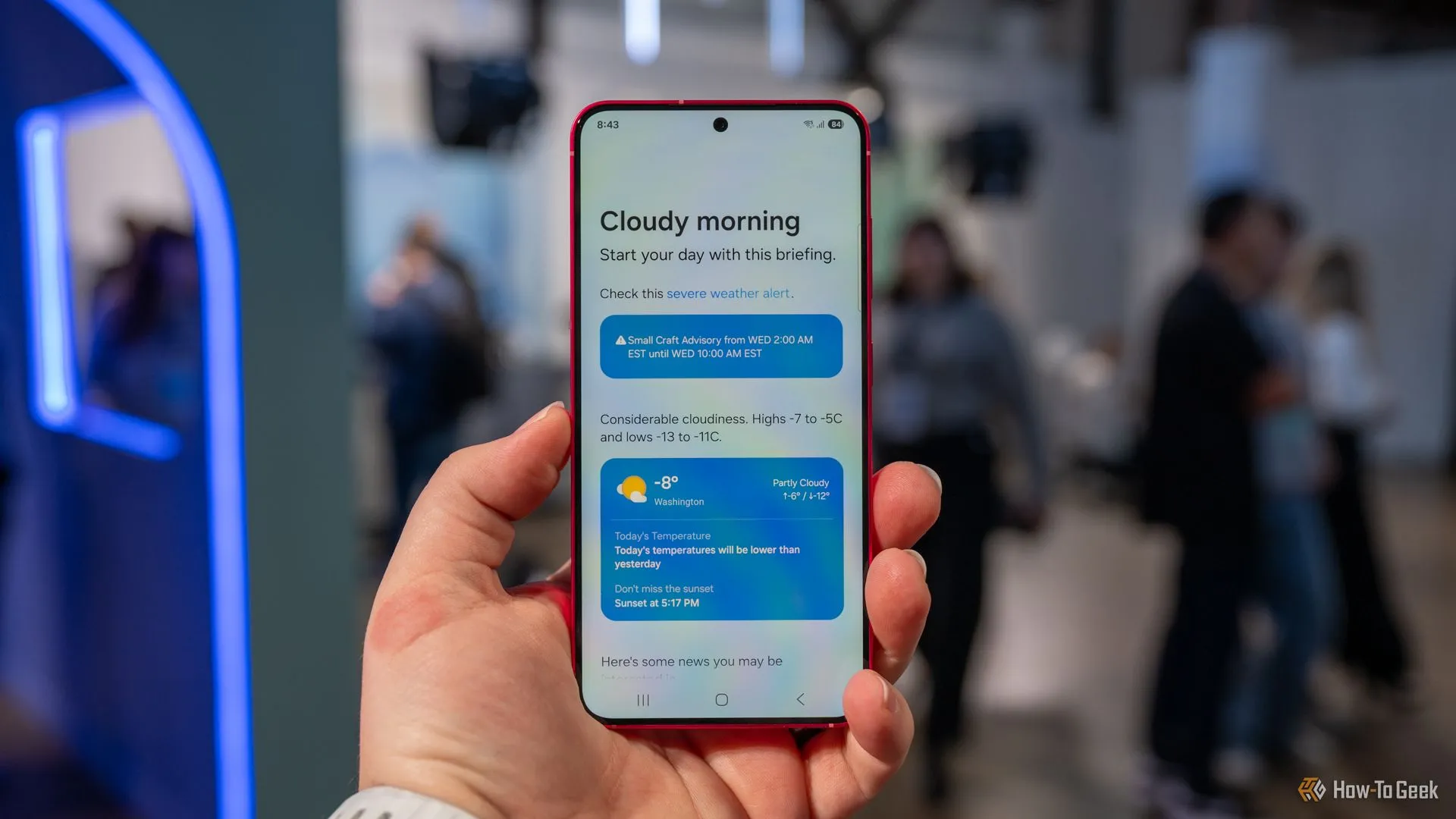 Chế độ tóm tắt Now Brief đang chạy trên Samsung Galaxy S25.