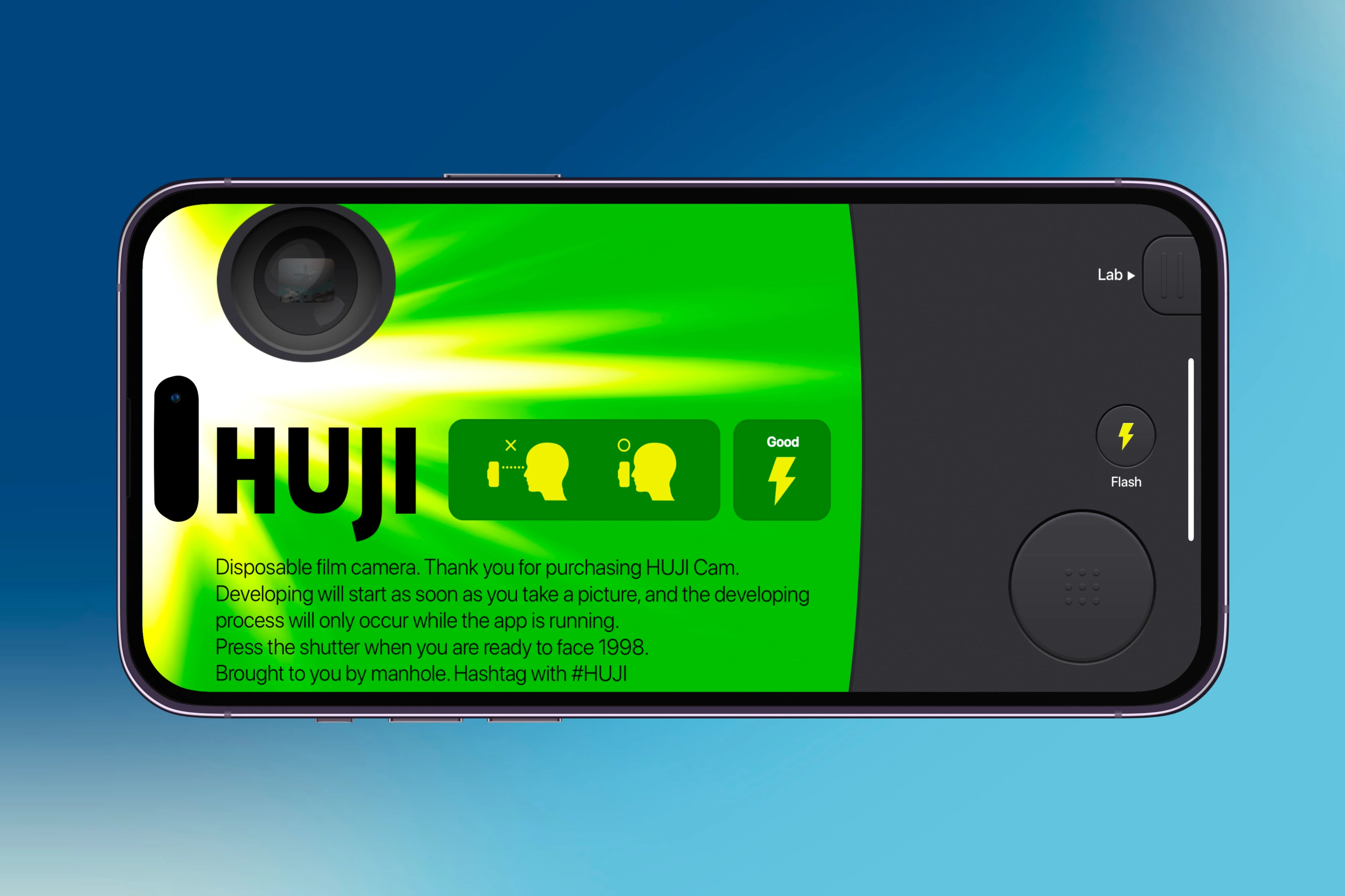 Chụp ảnh bằng HUJI Cam trên iPhone, sử dụng đèn flash và mở thư viện ảnh.