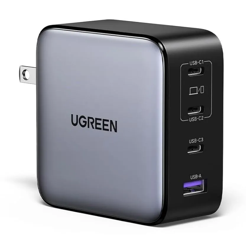 Cục sạc tường UGREEN Nexode USB-C, một trạm sạc đa cổng mạnh mẽ 200W, phù hợp cho mọi thiết bị điện tử của du khách.