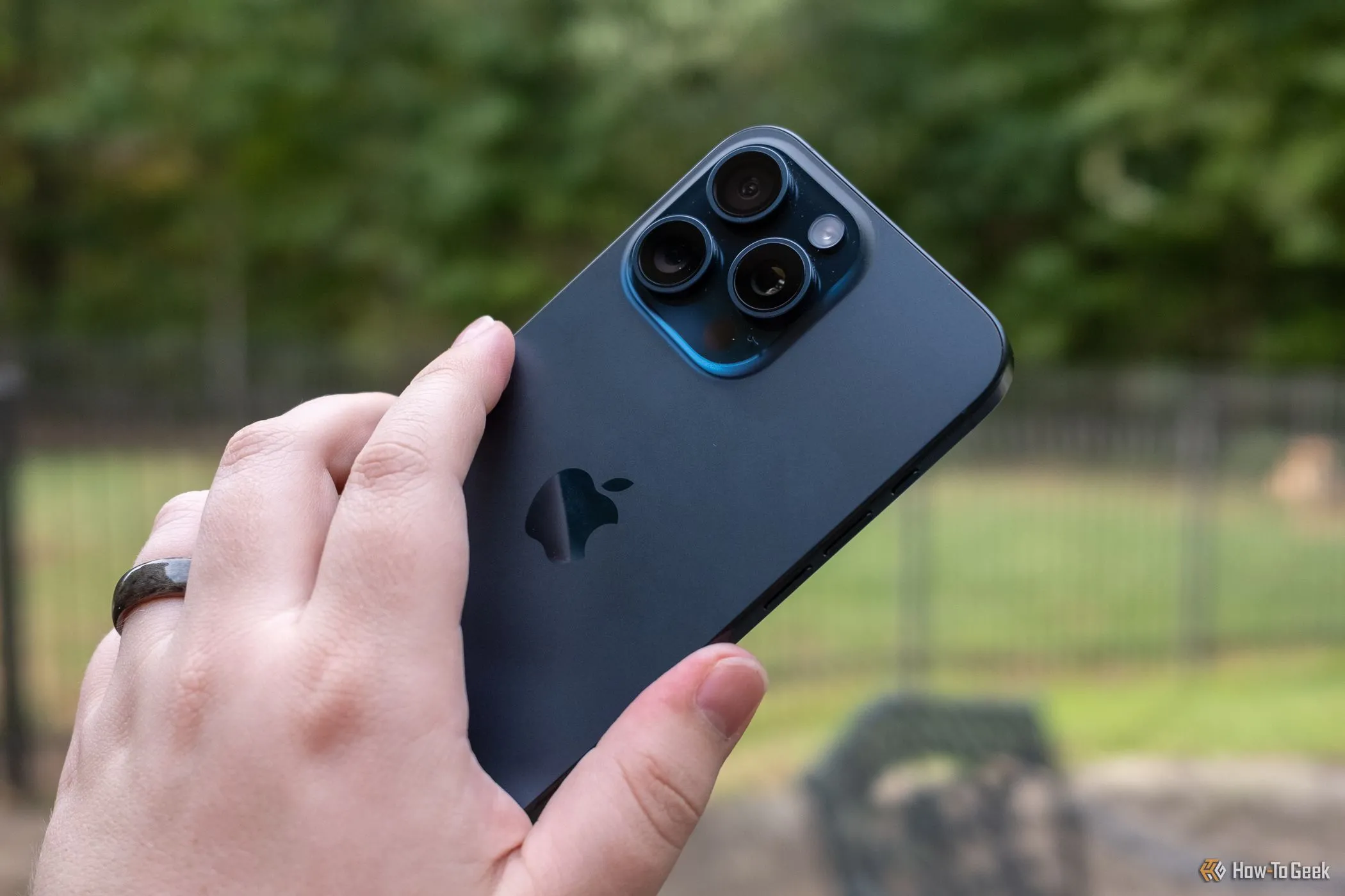 Cụm camera chính phía sau của Apple iPhone 15 Pro Max
