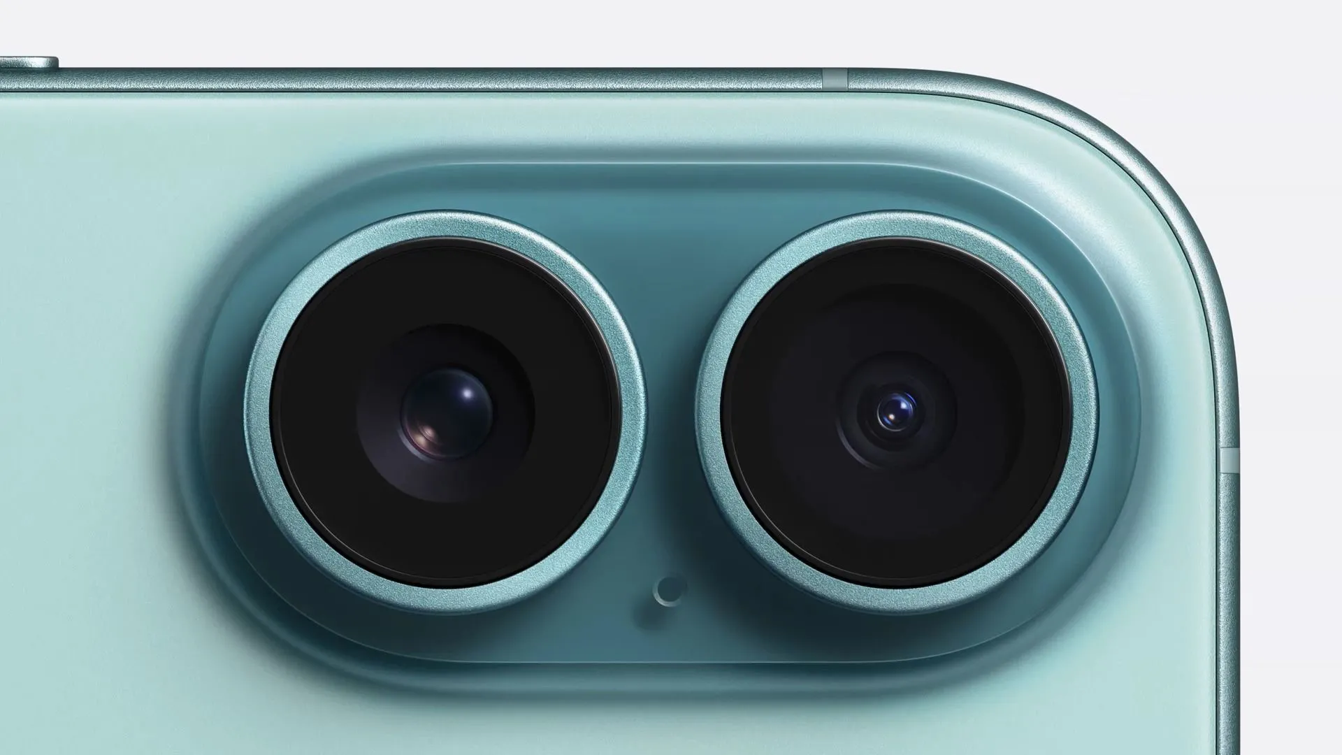 Cụm camera kép của iPhone 16 với hai cảm biến xếp dọc