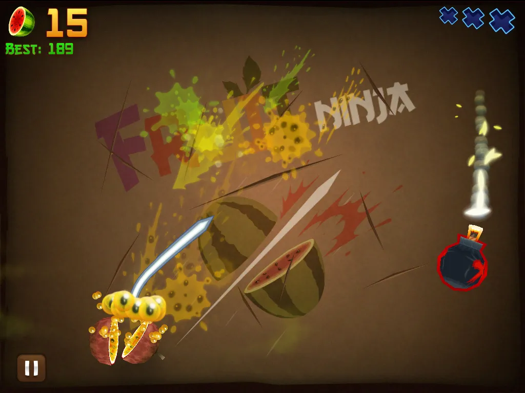 Game Fruit Ninja đang chạy trên iPad 2, minh họa khả năng giải trí cho trẻ em.