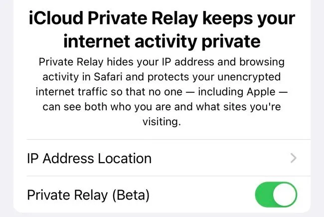 Giao diện cài đặt iCloud+ trên macOS, hiển thị tùy chọn &quot;Chuyển Tiếp Riêng Tư&quot; (Private Relay) đã được bật.