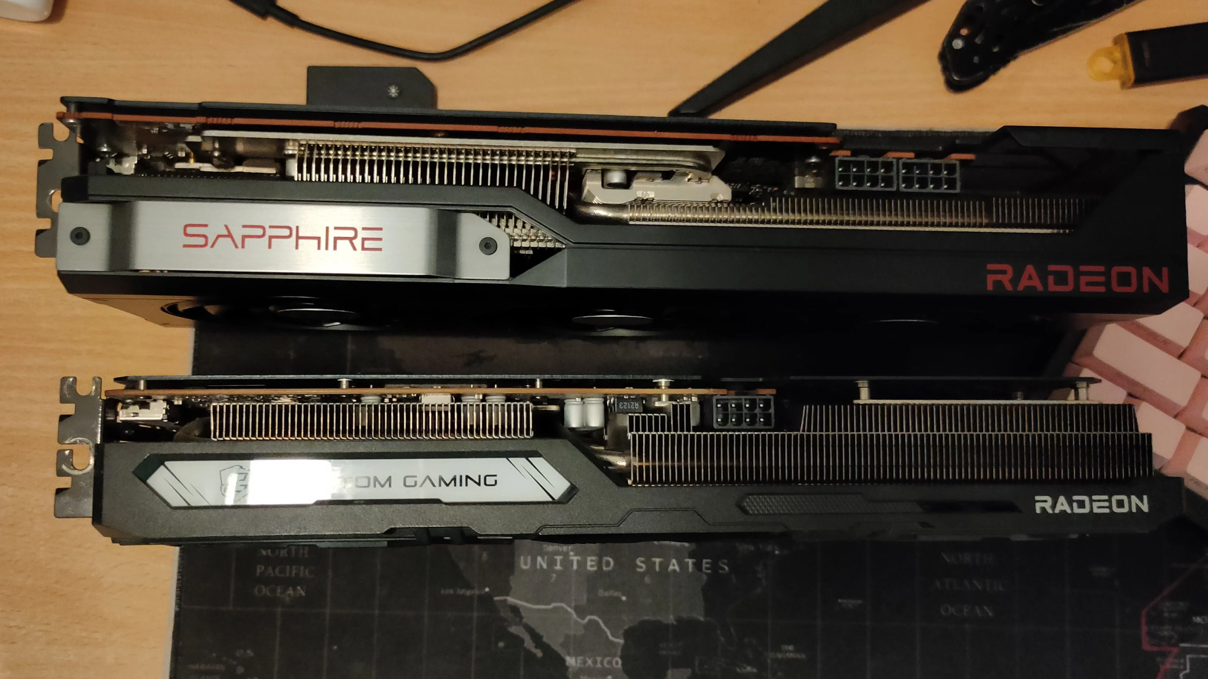 Hai mẫu card đồ họa AMD Radeon, PULSE RX 6800 XT và RX 6600 XT Phantom Gaming D, đại diện cho dòng AMD GPU chơi game