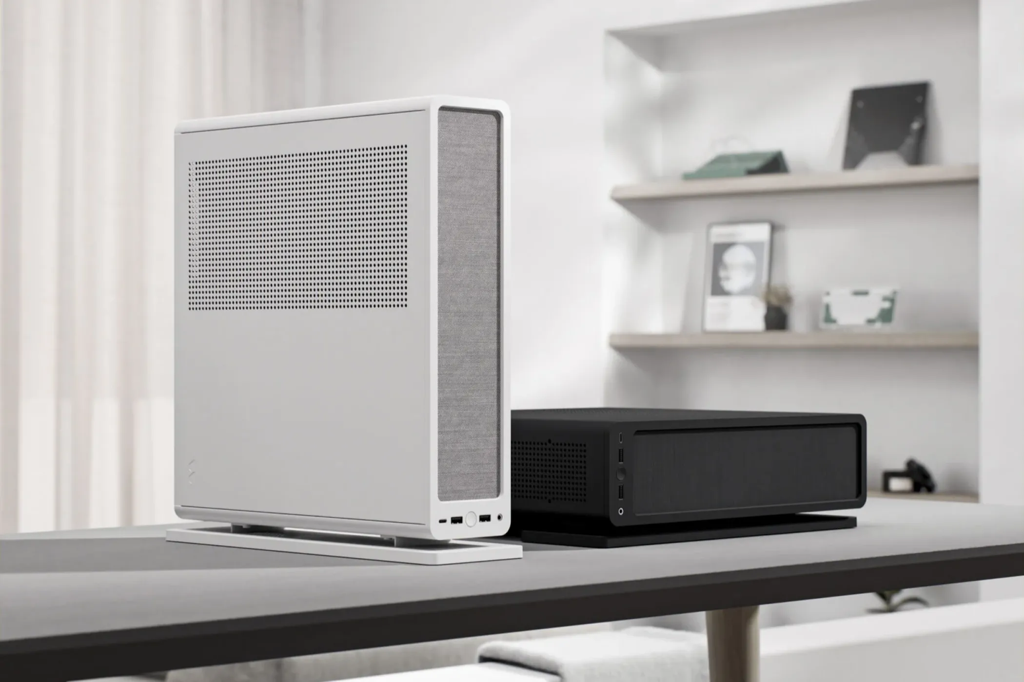 Hai vỏ case máy tính Fractal Design Ridge, minh họa các lựa chọn case SFF nhỏ gọn cho việc xây dựng PC.