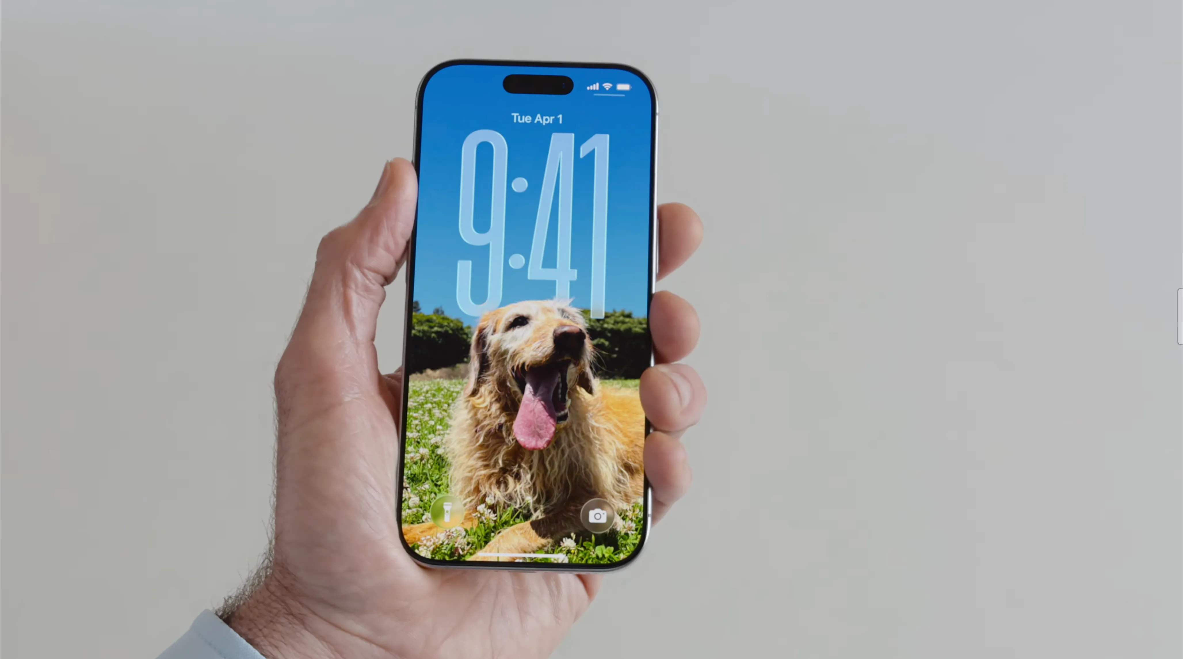 Hiệu ứng đồng hồ động trên màn hình khóa iOS 26, thích ứng với không gian và chủ thể ảnh 3D.