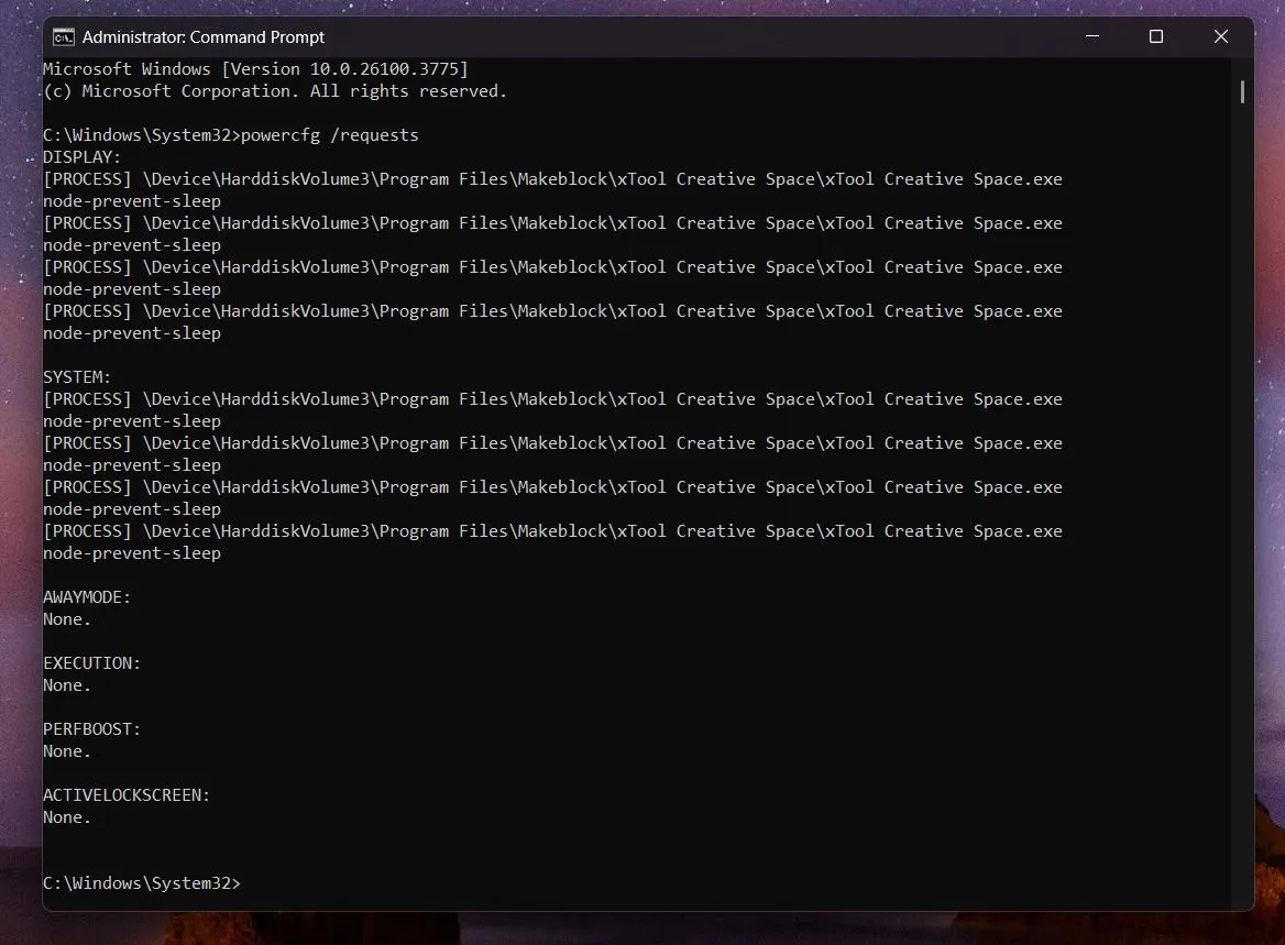 Kết quả lệnh powercfg /requests trong Command Prompt, hiển thị ứng dụng xTool Creative Space đang giữ màn hình máy tính không ngủ.