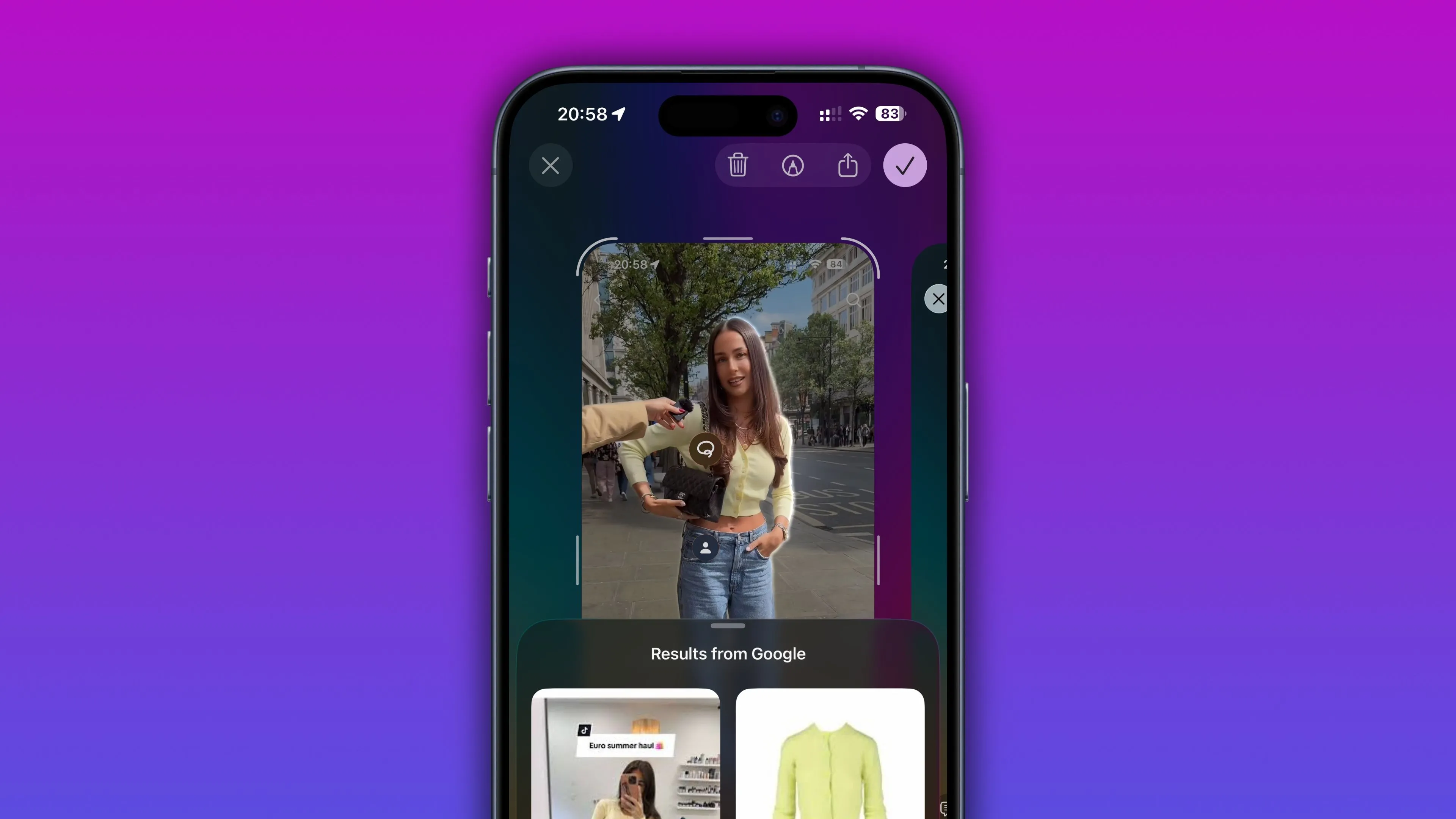 Kết quả tìm kiếm hình ảnh Google từ Visual Intelligence iOS 26, hiển thị các gợi ý trang phục dựa trên ảnh chụp màn hình.