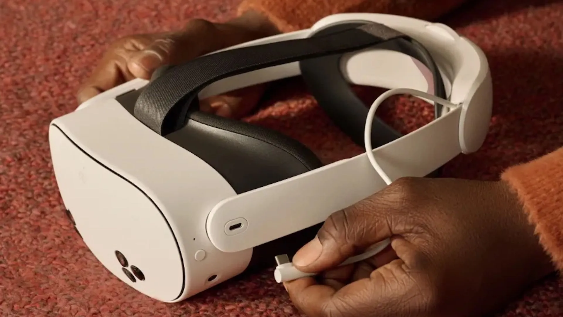 Kính Meta Quest 3 được gắn dây đeo Elite Strap, hiển thị rõ phần dây đeo và hỗ trợ phía sau