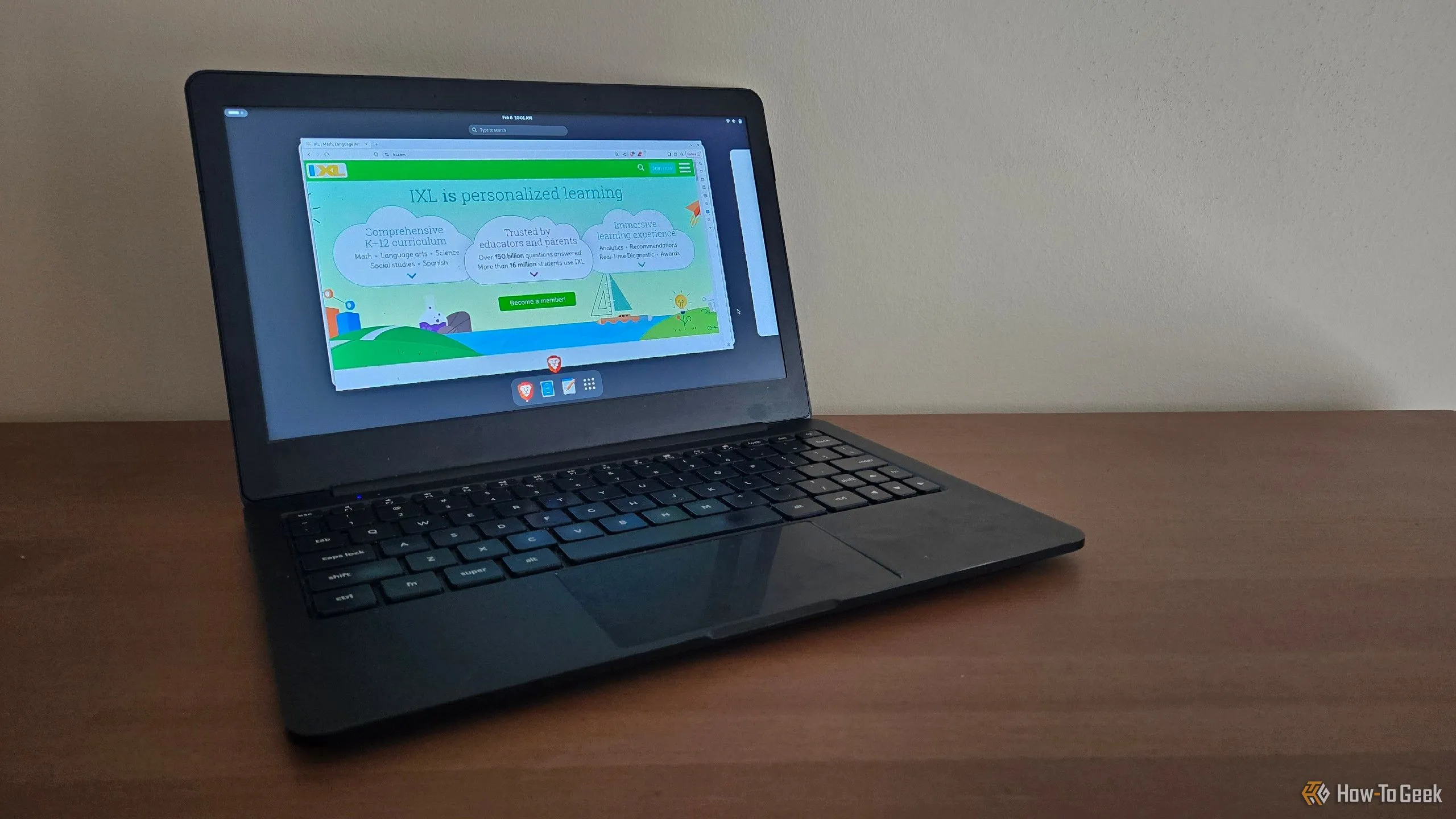 Laptop Star Labs StarLite MKIV chạy Fedora Silverblue cho học sinh