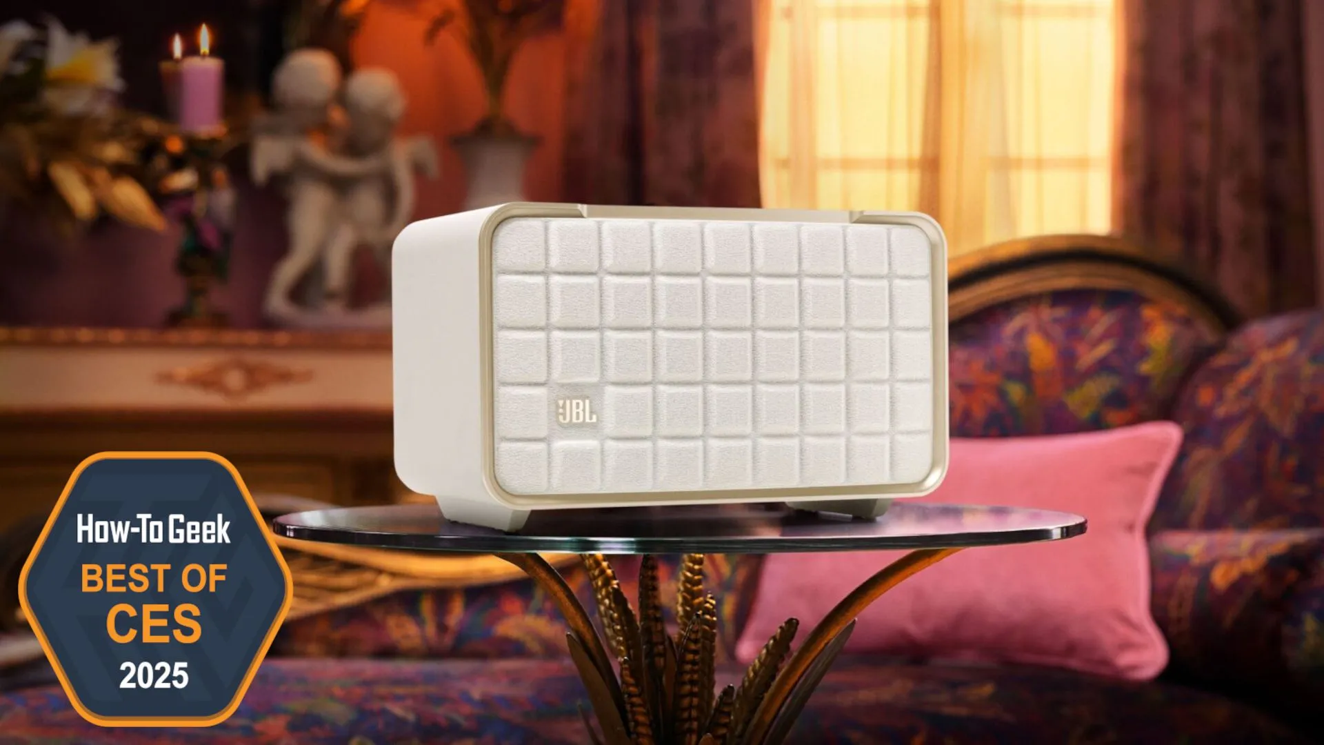 Loa JBL Authentics 200 màu trắng với thiết kế cổ điển trên bề mặt phẳng.