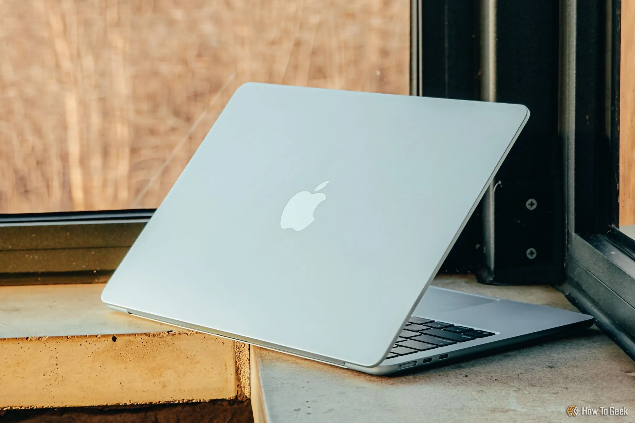 MacBook Air M4 màu xanh, một trong những thiết bị Apple đã ra mắt trước thềm WWDC 2025.