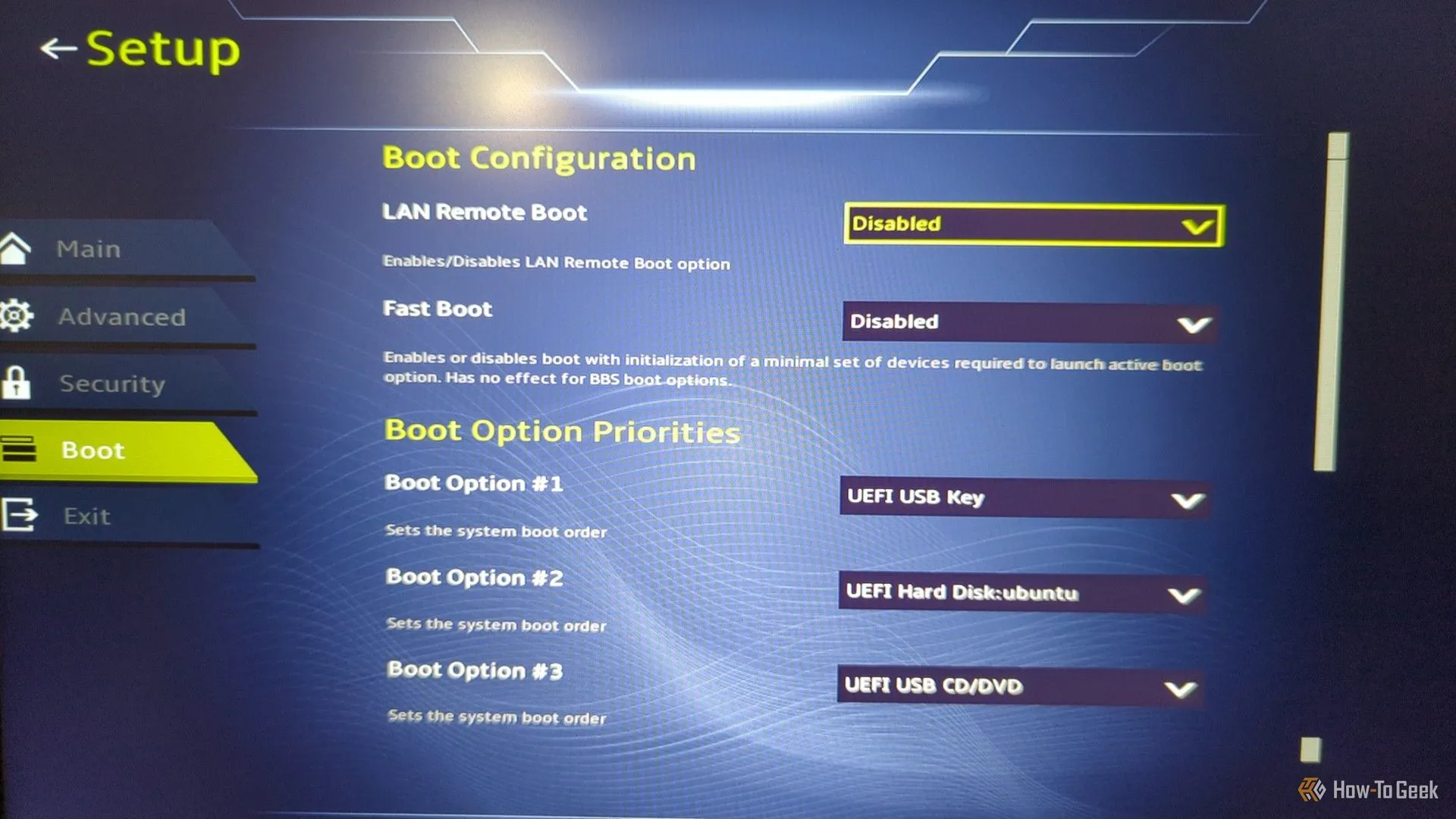 Màn hình BIOS UEFI của một laptop với các tùy chọn khởi động hiển thị.