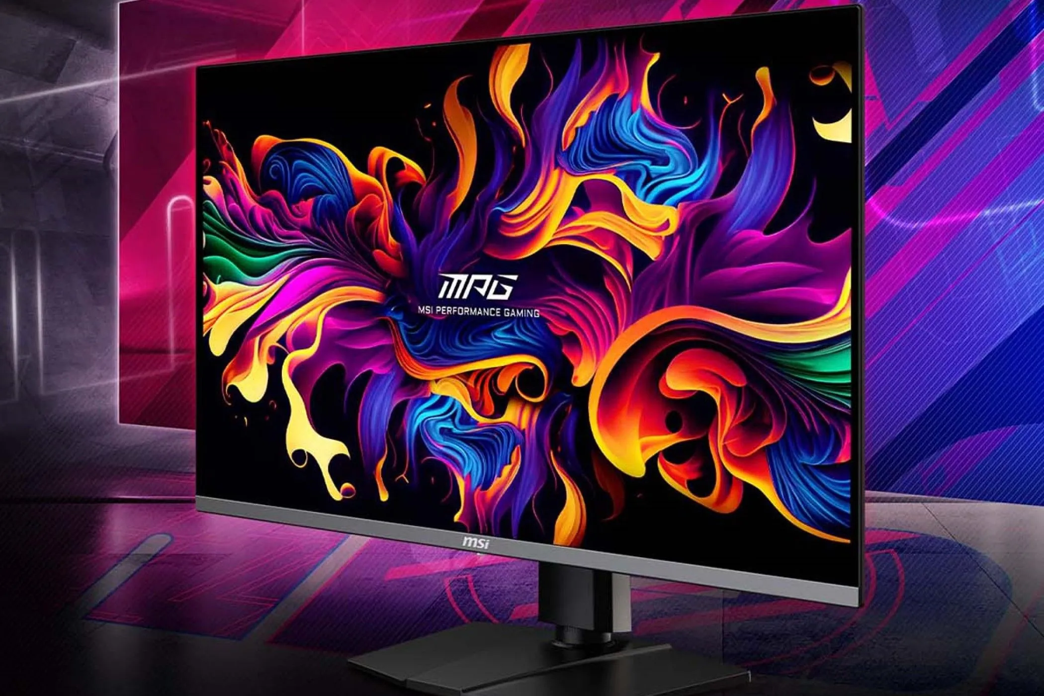 Màn hình chơi game 4K MSI MPG 321URX QD-OLED 240Hz trên bàn làm việc.